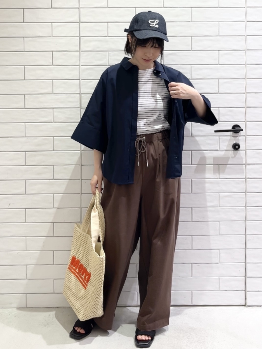 しおりさんの「OPAQUE.CLIP｜【接触冷感】ハーフスリーブシャツ《洗濯機OK／防シワ加工》」を使ったコーディネート