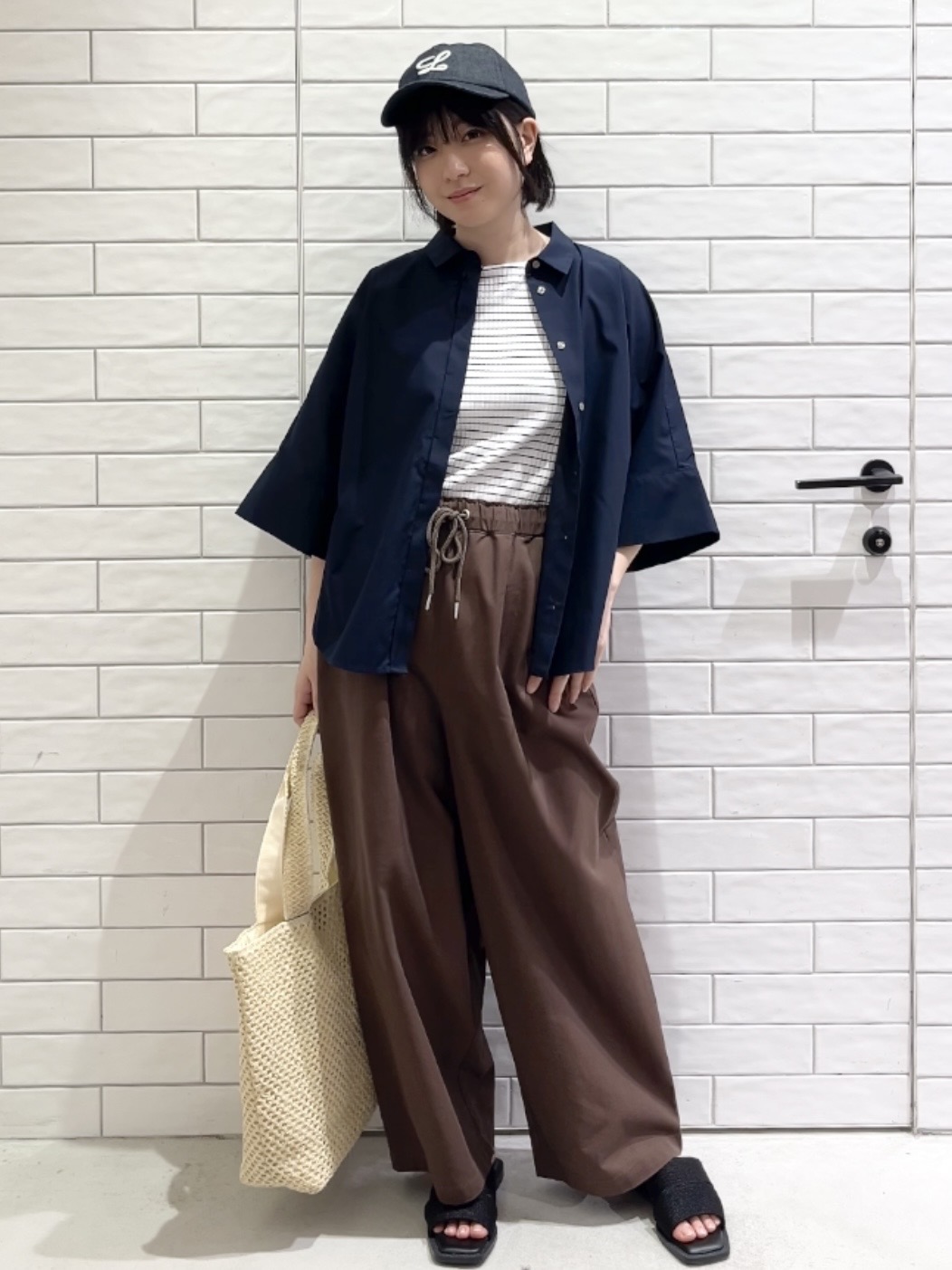 しおりさんの「OPAQUE.CLIP｜【接触冷感】ハーフスリーブシャツ《洗濯機OK／防シワ加工》」を使ったコーディネート