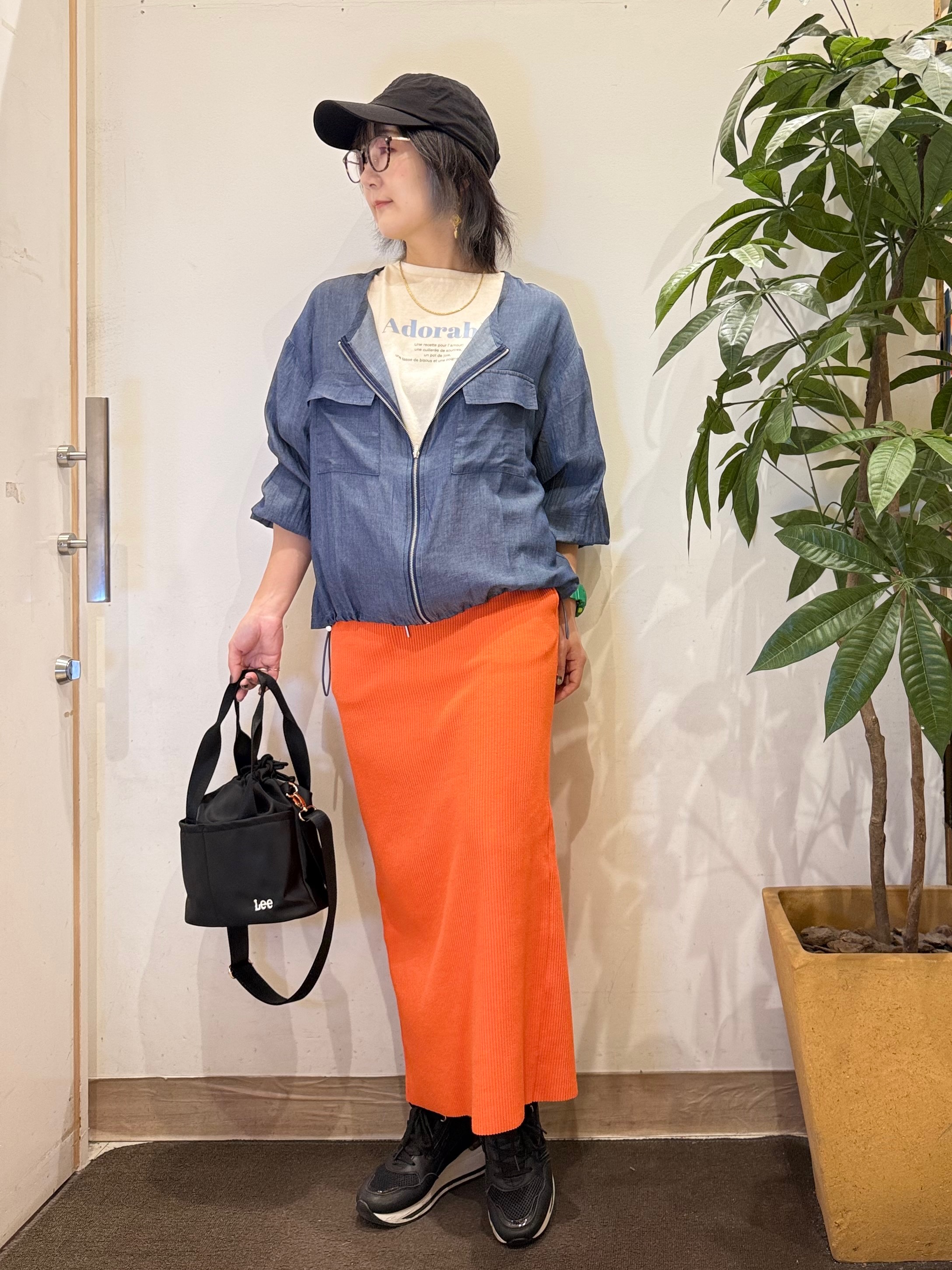 misakiさんの「SHOO･LA･RUE｜【洗濯機可/S-LL/選べる6柄】切りっぱなしお袖がこなれカジュアル 5分袖シアーTシャツ」を使ったコーディネート