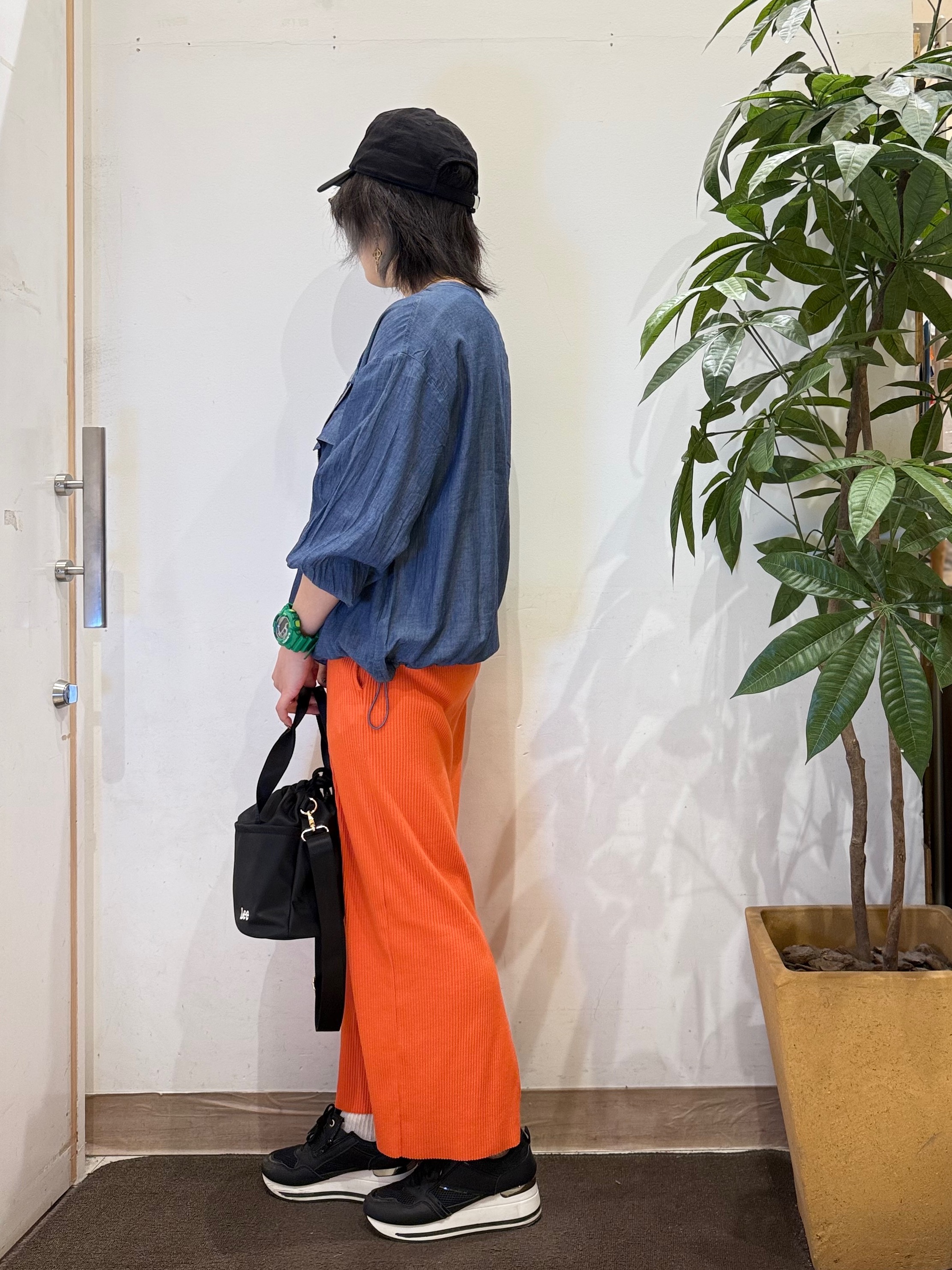 misakiさんの「SHOO･LA･RUE｜【洗濯機可/S-LL/選べる6柄】切りっぱなしお袖がこなれカジュアル 5分袖シアーTシャツ」を使ったコーディネート
