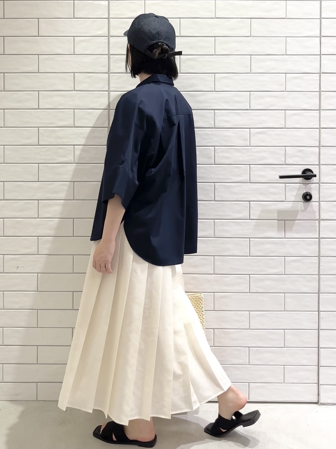 しおりさんの「OPAQUE.CLIP｜【接触冷感】ハーフスリーブシャツ《洗濯機OK／防シワ加工》」を使ったコーディネート