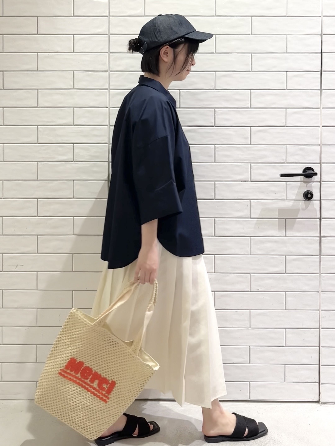 しおりさんの「OPAQUE.CLIP｜【接触冷感】ハーフスリーブシャツ《洗濯機OK／防シワ加工》」を使ったコーディネート