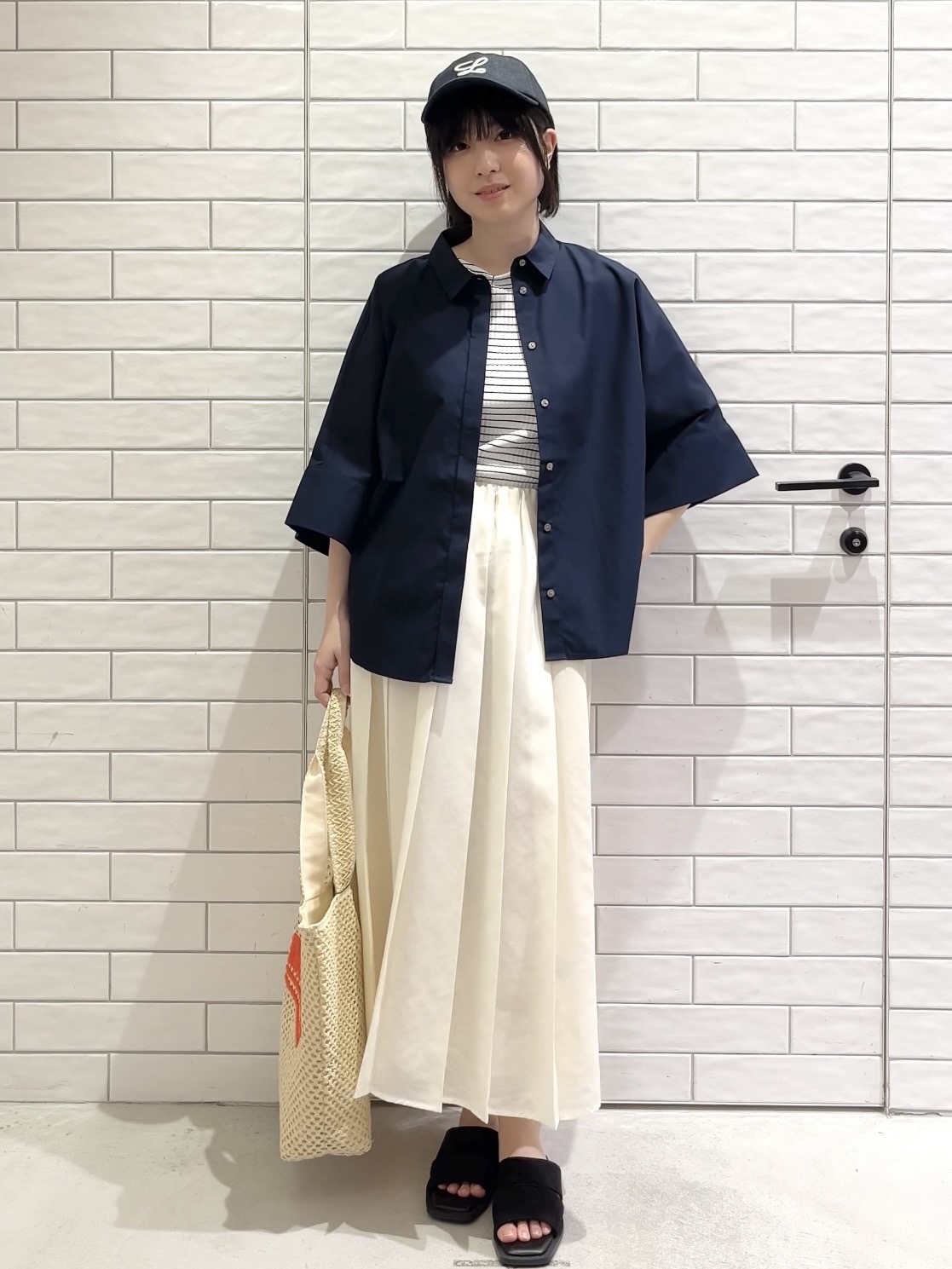 しおりさんの「OPAQUE.CLIP｜【接触冷感】ハーフスリーブシャツ《洗濯機OK／防シワ加工》」を使ったコーディネート
