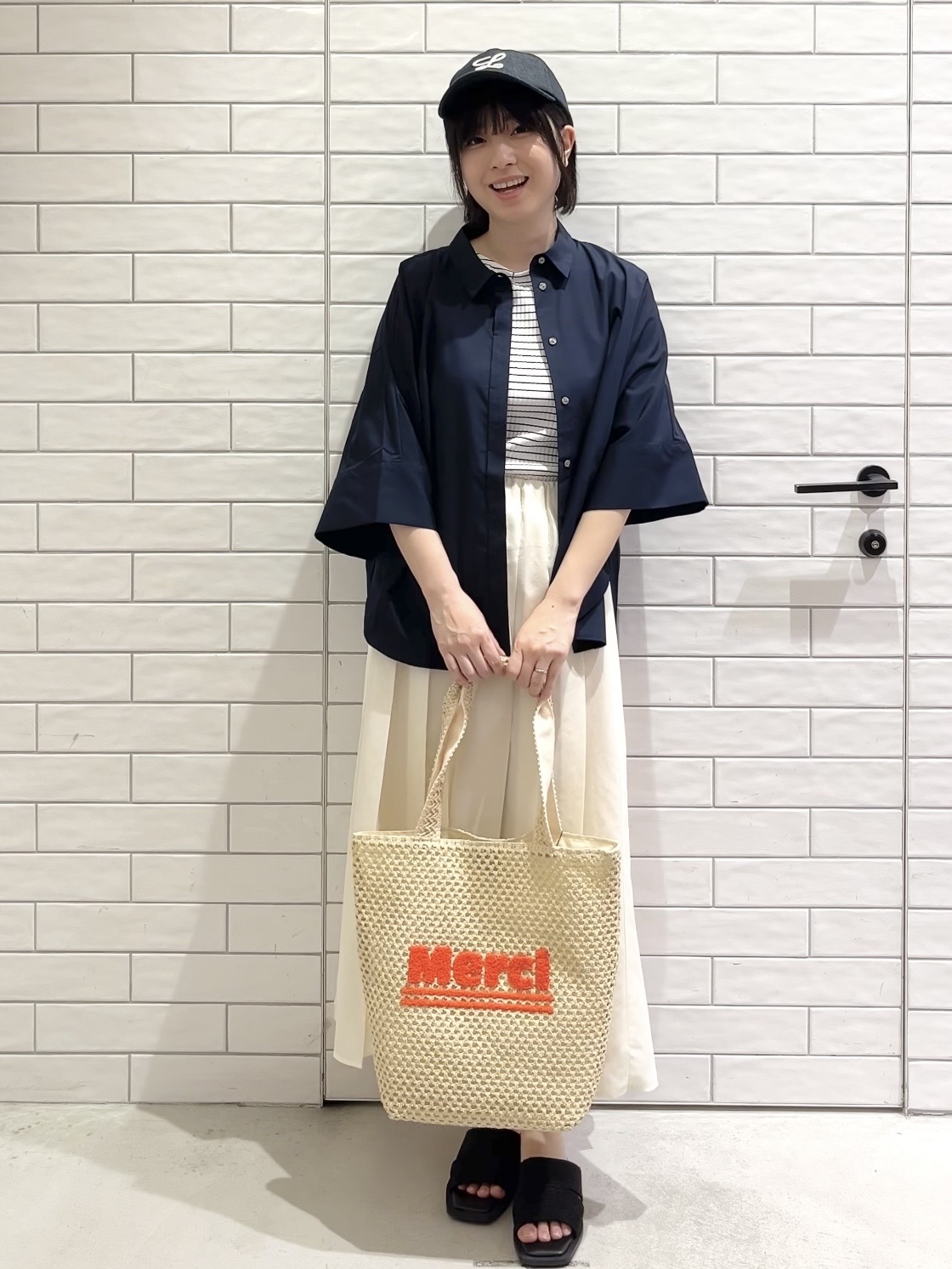 しおりさんの「OPAQUE.CLIP｜【接触冷感】ハーフスリーブシャツ《洗濯機OK／防シワ加工》」を使ったコーディネート