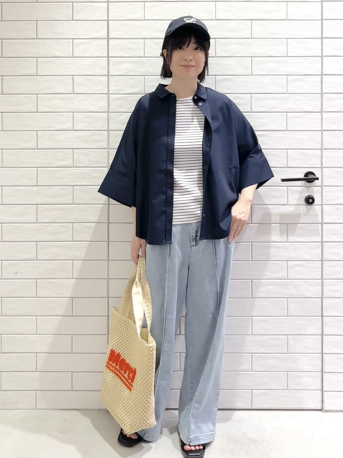 しおりさんの「OPAQUE.CLIP｜【接触冷感】ハーフスリーブシャツ《洗濯機OK／防シワ加工》」を使ったコーディネート