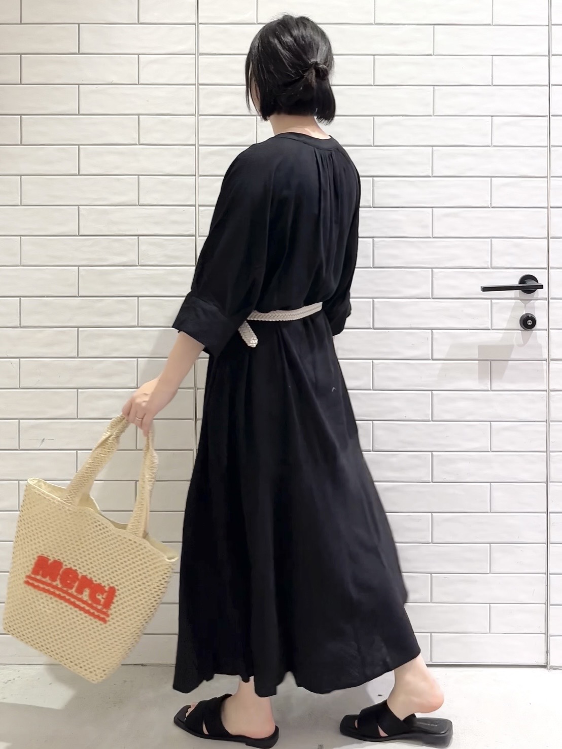 しおりさんの「OPAQUE.CLIP｜キーネックロングワンピース【洗える】」を使ったコーディネート