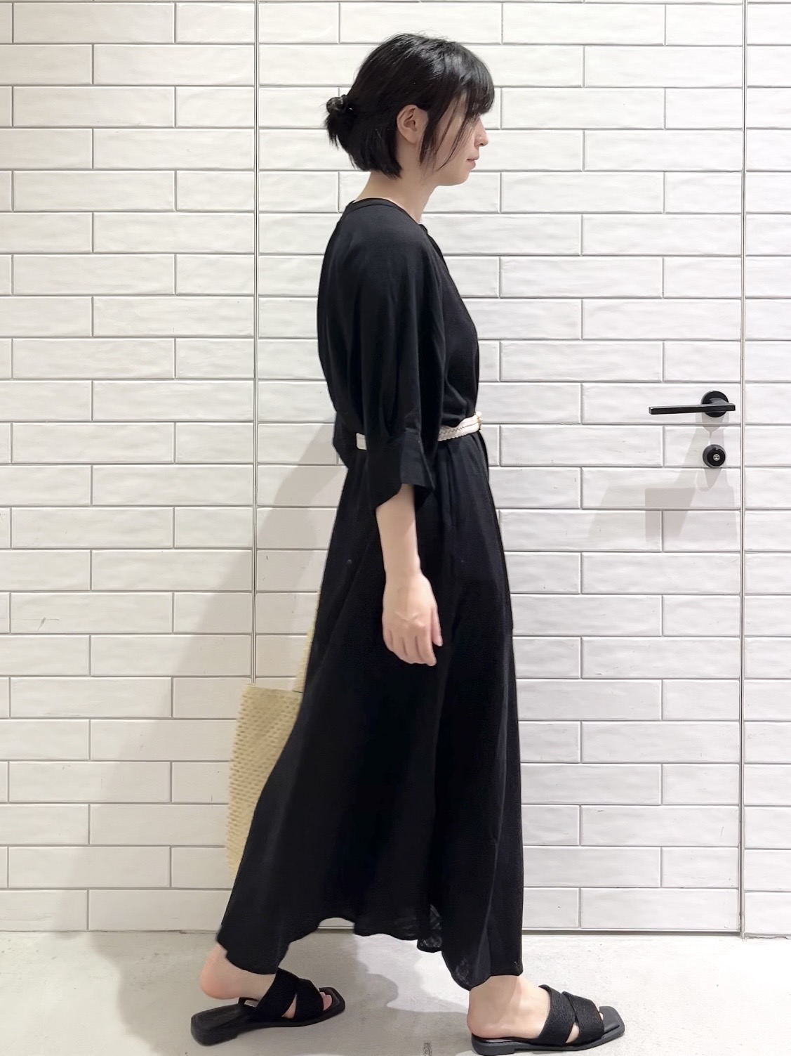 しおりさんの「OPAQUE.CLIP｜キーネックロングワンピース【洗える】」を使ったコーディネート