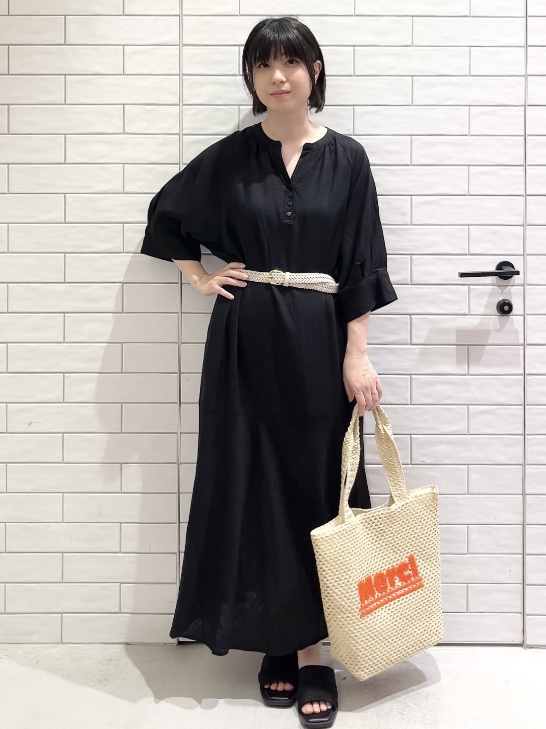 しおりさんの「OPAQUE.CLIP｜キーネックロングワンピース【洗える】」を使ったコーディネート