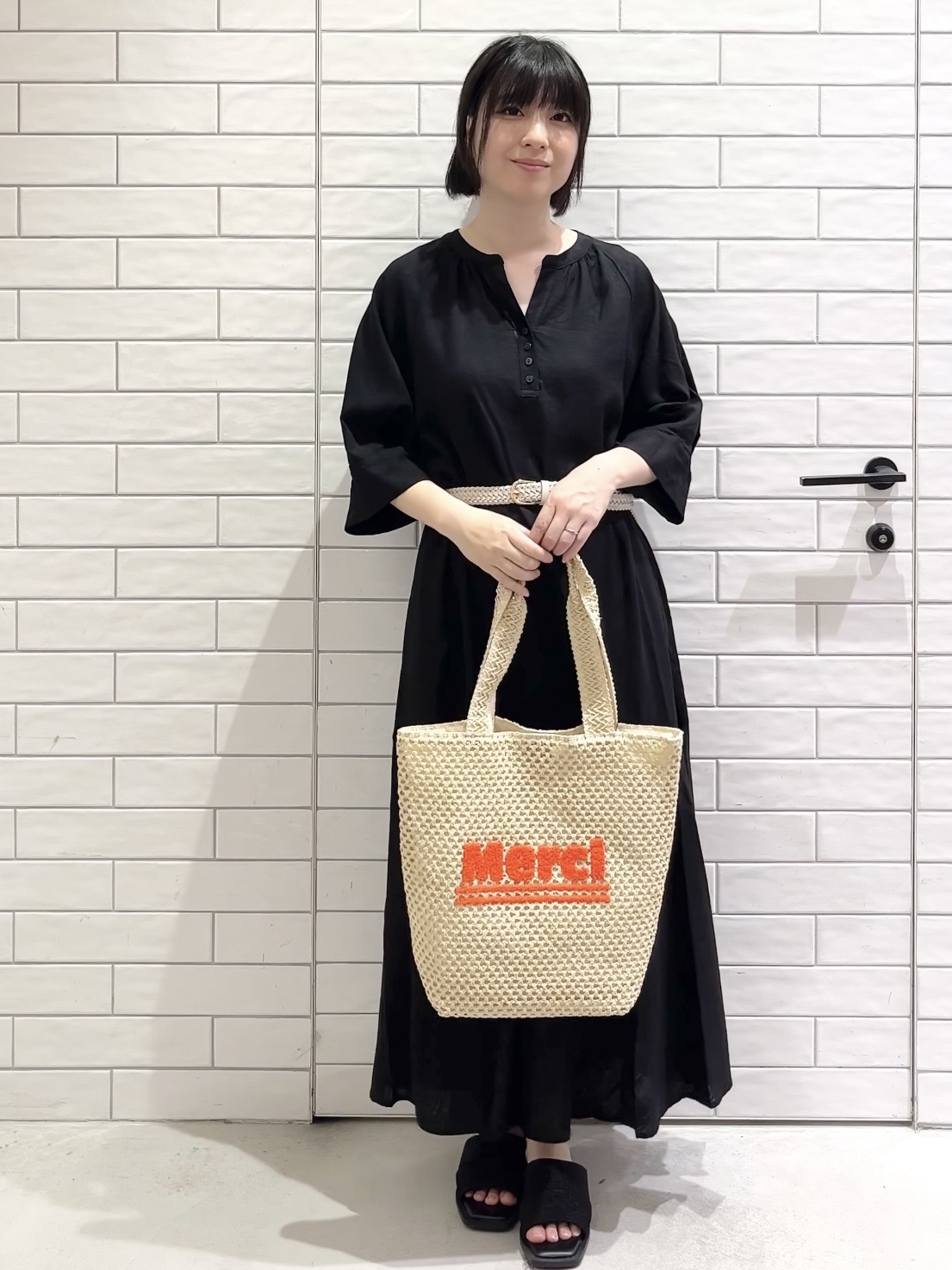 しおりさんの「OPAQUE.CLIP｜キーネックロングワンピース【洗える】」を使ったコーディネート