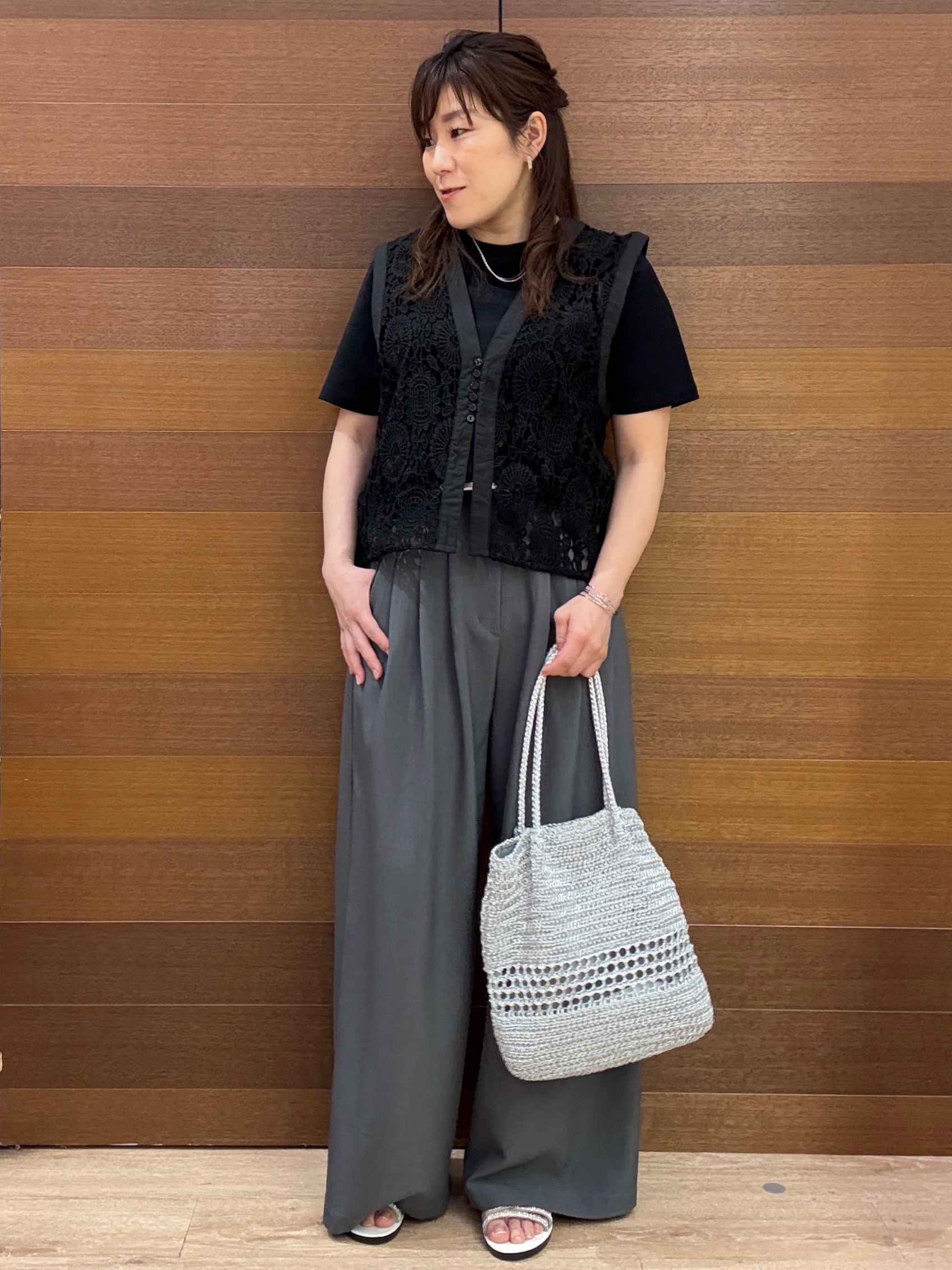 maichiさんの「OPAQUE.CLIP｜レースVネックベスト」を使ったコーディネート