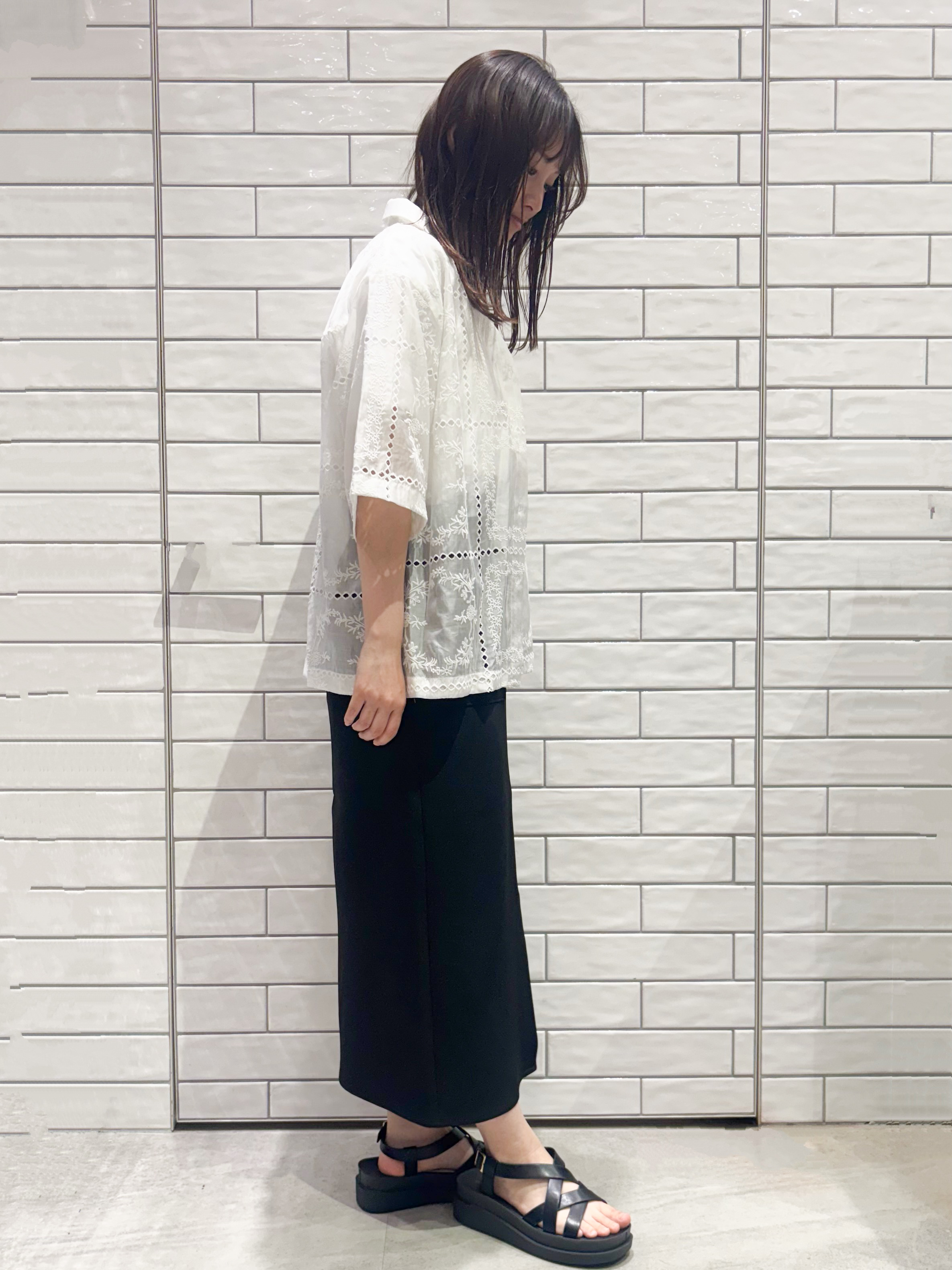 ranさんの「OPAQUE.CLIP｜刺繍ハーフスリーブシャツ／セットアップ対応可【洗濯機OK】」を使ったコーディネート