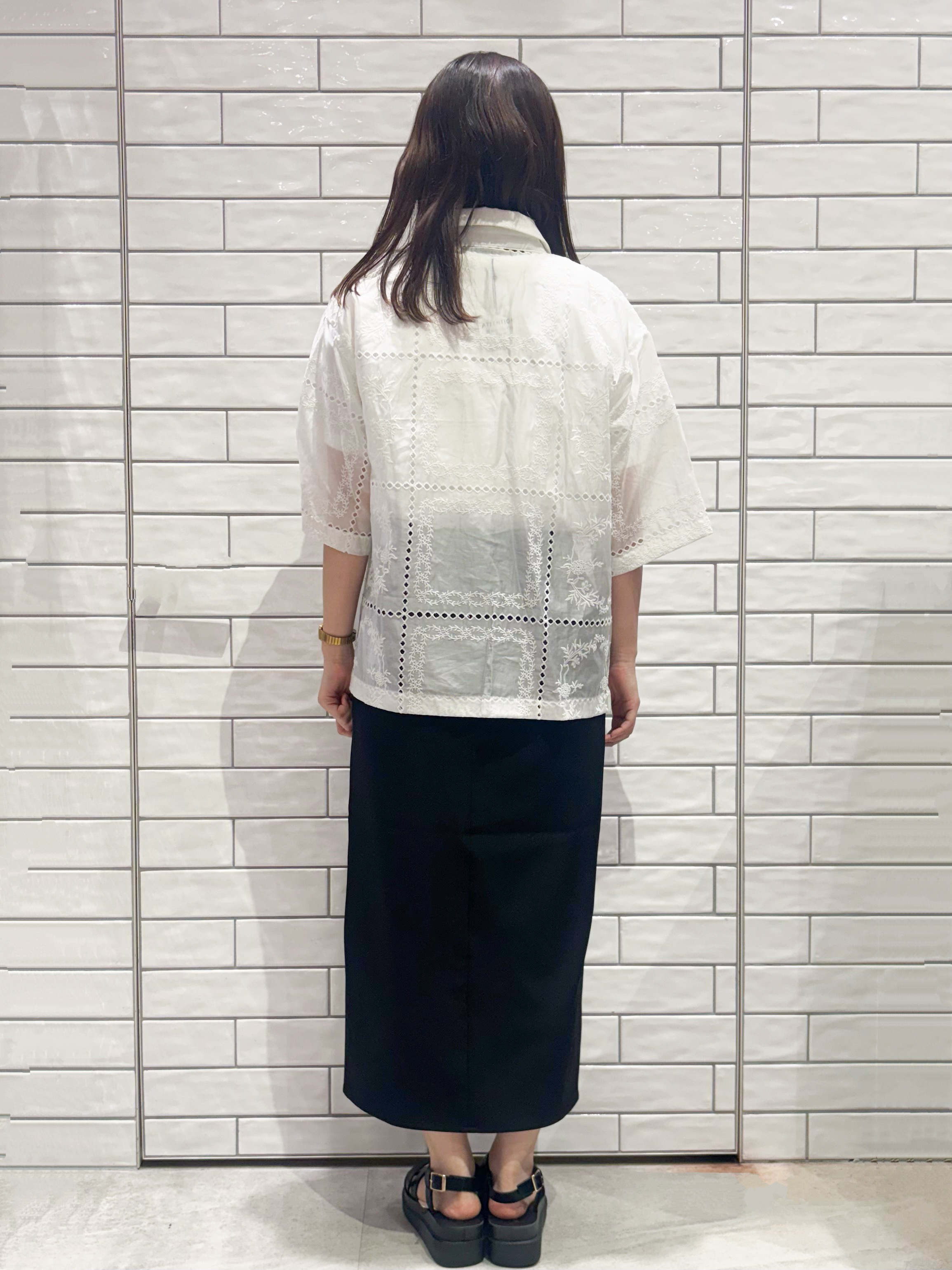 ranさんの「OPAQUE.CLIP｜刺繍ハーフスリーブシャツ／セットアップ対応可【洗濯機OK】」を使ったコーディネート
