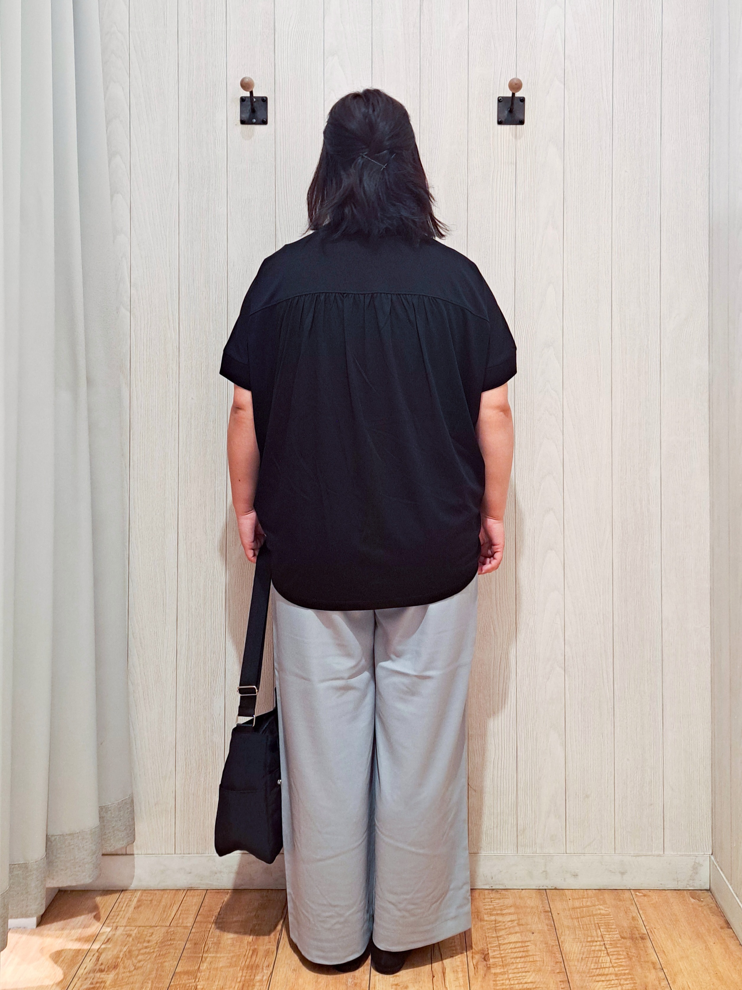 kotomiさんの「SHOO･LA･RUE｜【ひんやり/UV/S-LL/体型カバー】ゆるっとインせず決まる ひやとろドルマンTシャツ」を使ったコーディネート