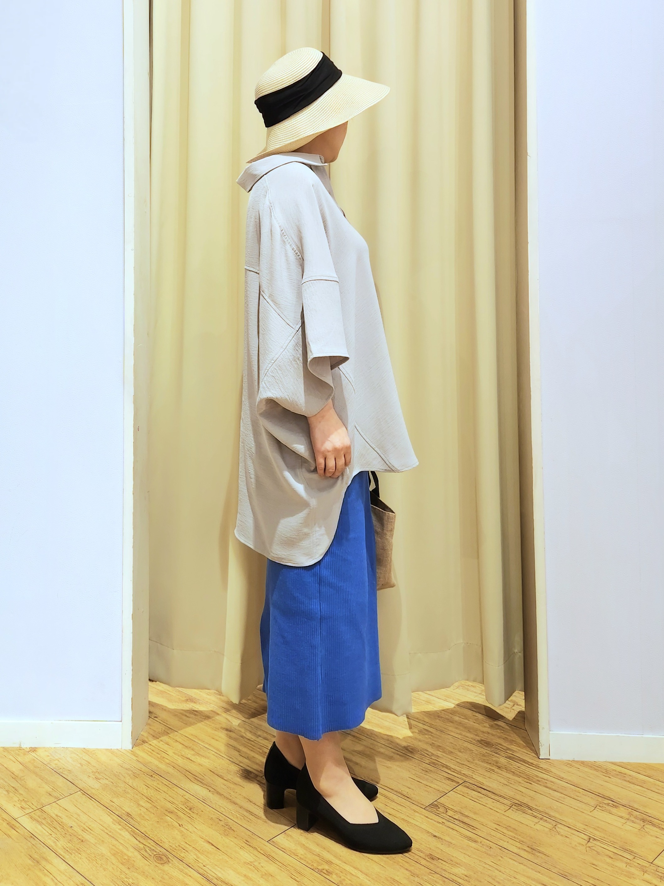 くまさんの「SHOO･LA･RUE｜【高レビュー/洗濯後しわになりにくい/体型カバー】きちんとゆるっと 大人の抜け感 ポンチョ風カラーシ」を使ったコーディネート