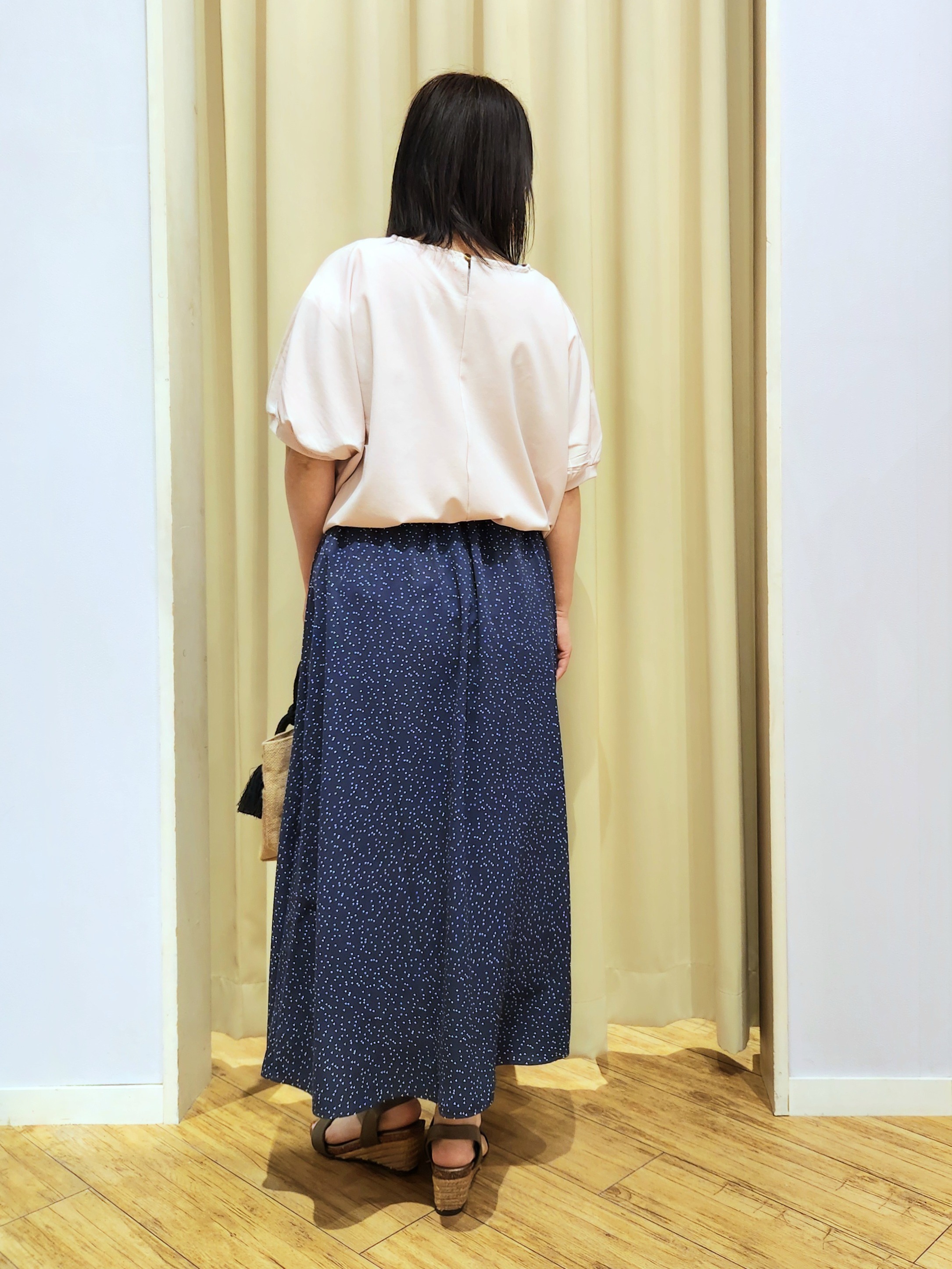くまさんの「SHOO･LA･RUE｜【洗濯後しわになりにくい】インせず着られる さらっとタッチのドルマンブラウス」を使ったコーディネート