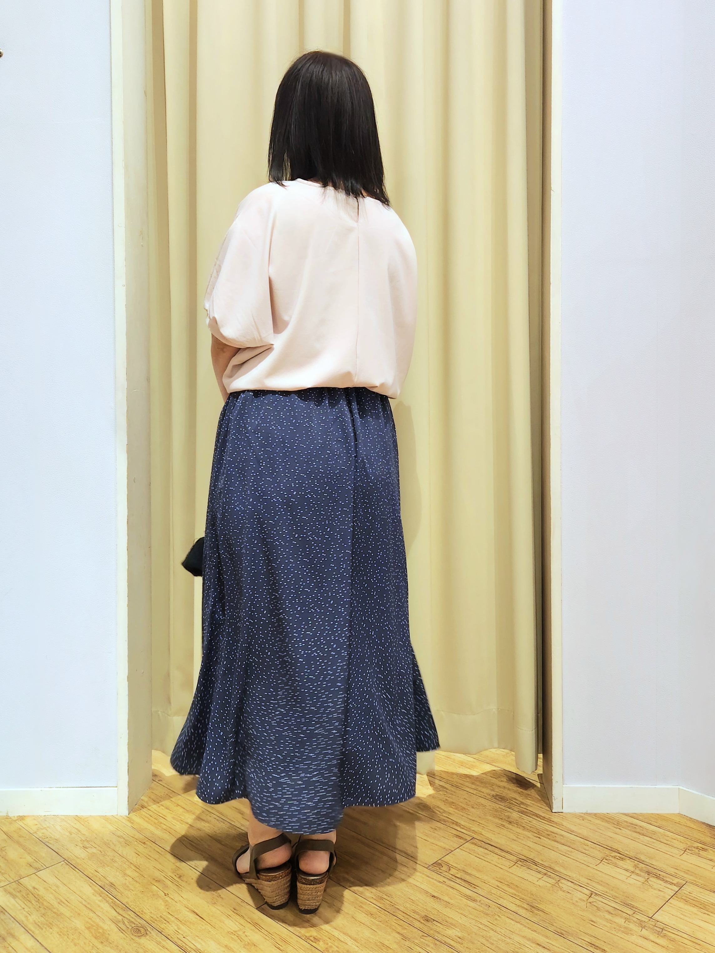 くまさんの「SHOO･LA･RUE｜【洗濯後しわになりにくい】インせず着られる さらっとタッチのドルマンブラウス」を使ったコーディネート