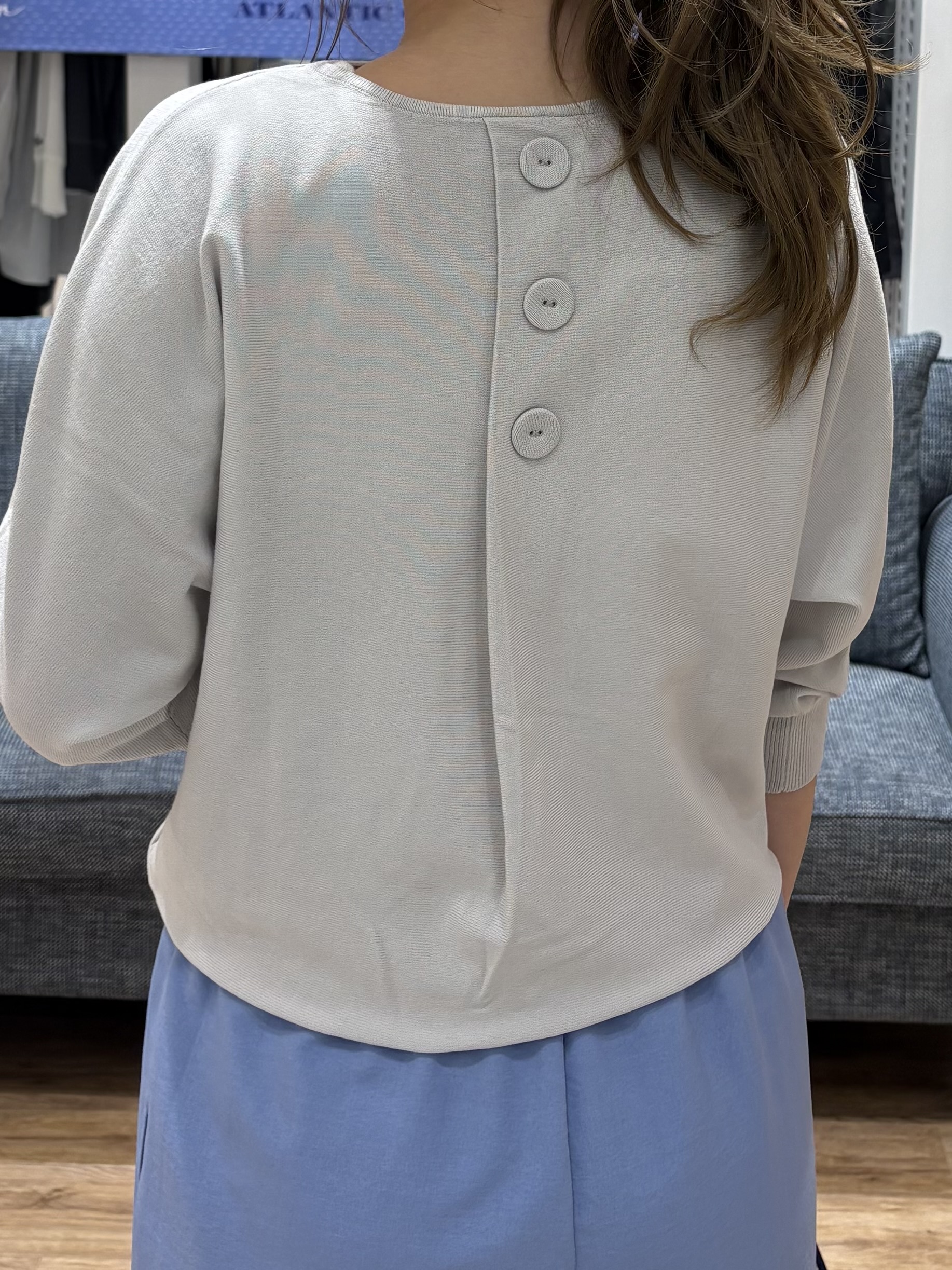 yuinaさんの「Dessin｜【洗える】後ろボタンニットプルオーバー七分袖」を使ったコーディネート