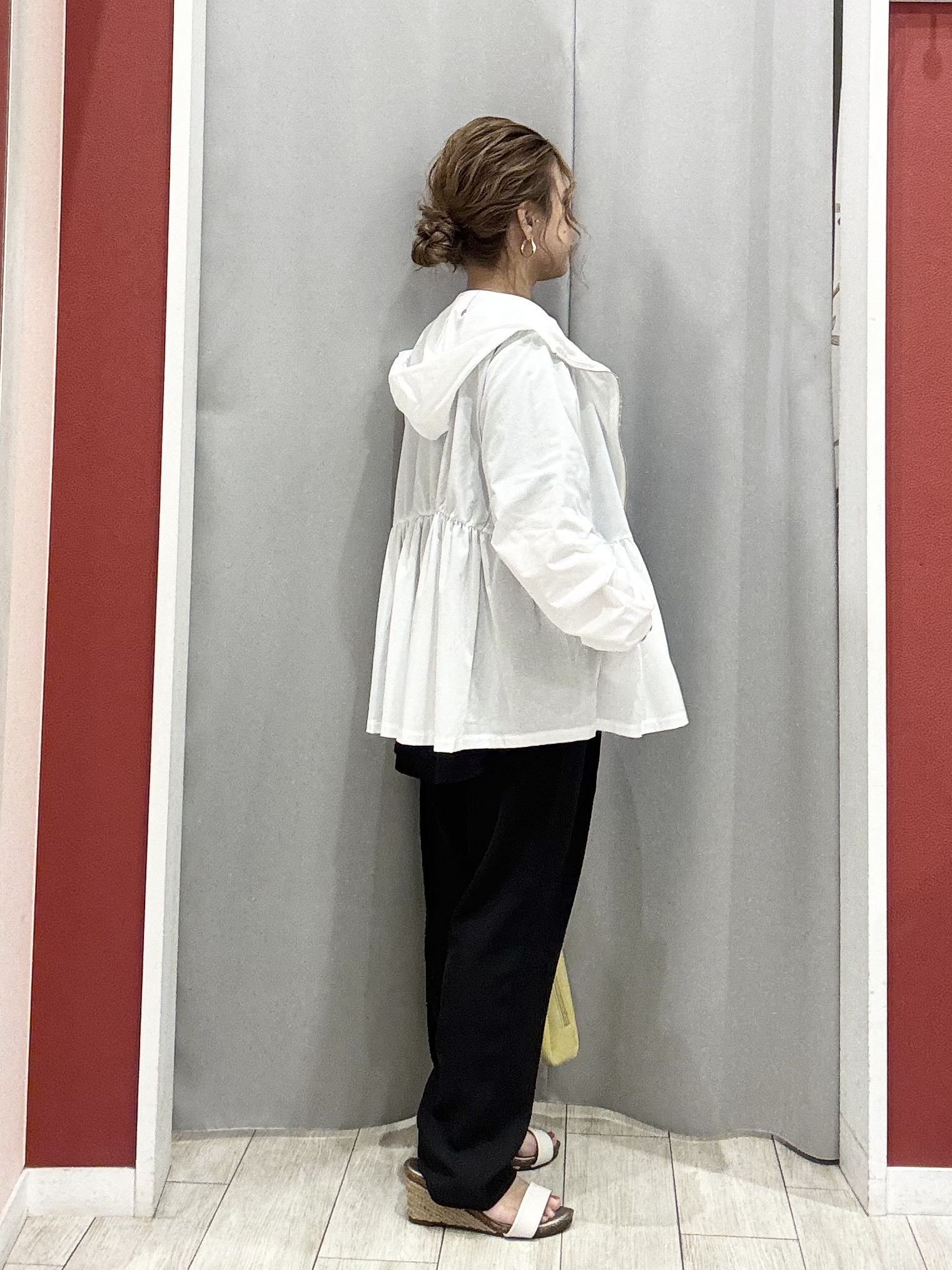 shioさんの「SHOO･LA･RUE｜【S-LL/体型カバー】日焼け対策にも女性らしさを UVカットペプラムパーカ」を使ったコーディネート
