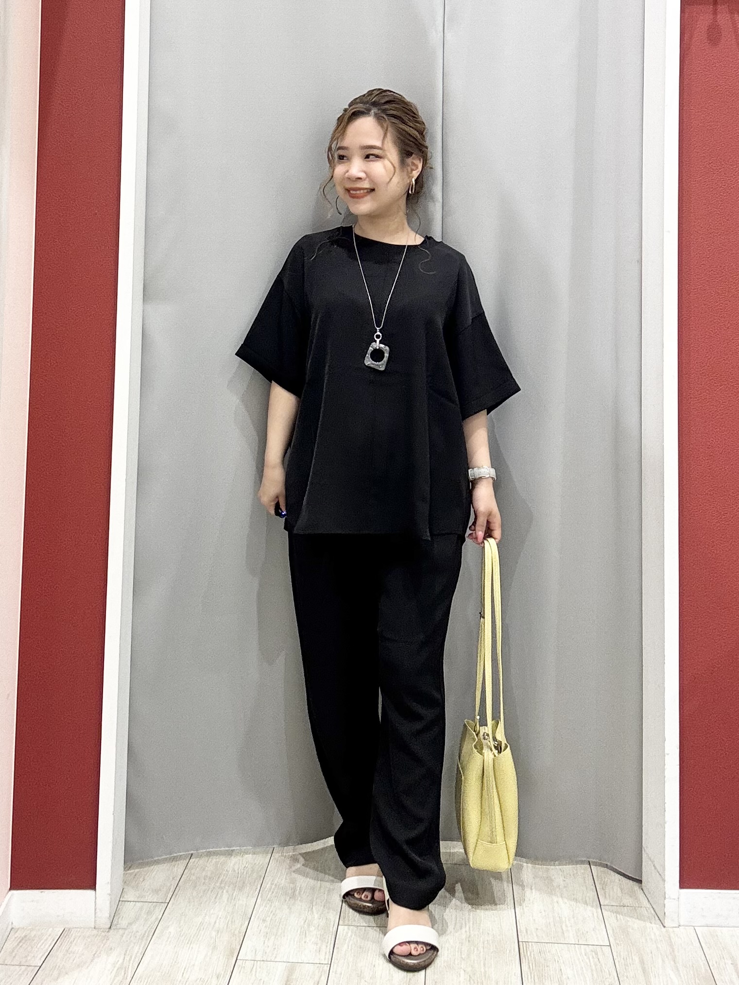 shioさんの「SHOO･LA･RUE｜【S-LL/体型カバー】日焼け対策にも女性らしさを UVカットペプラムパーカ」を使ったコーディネート