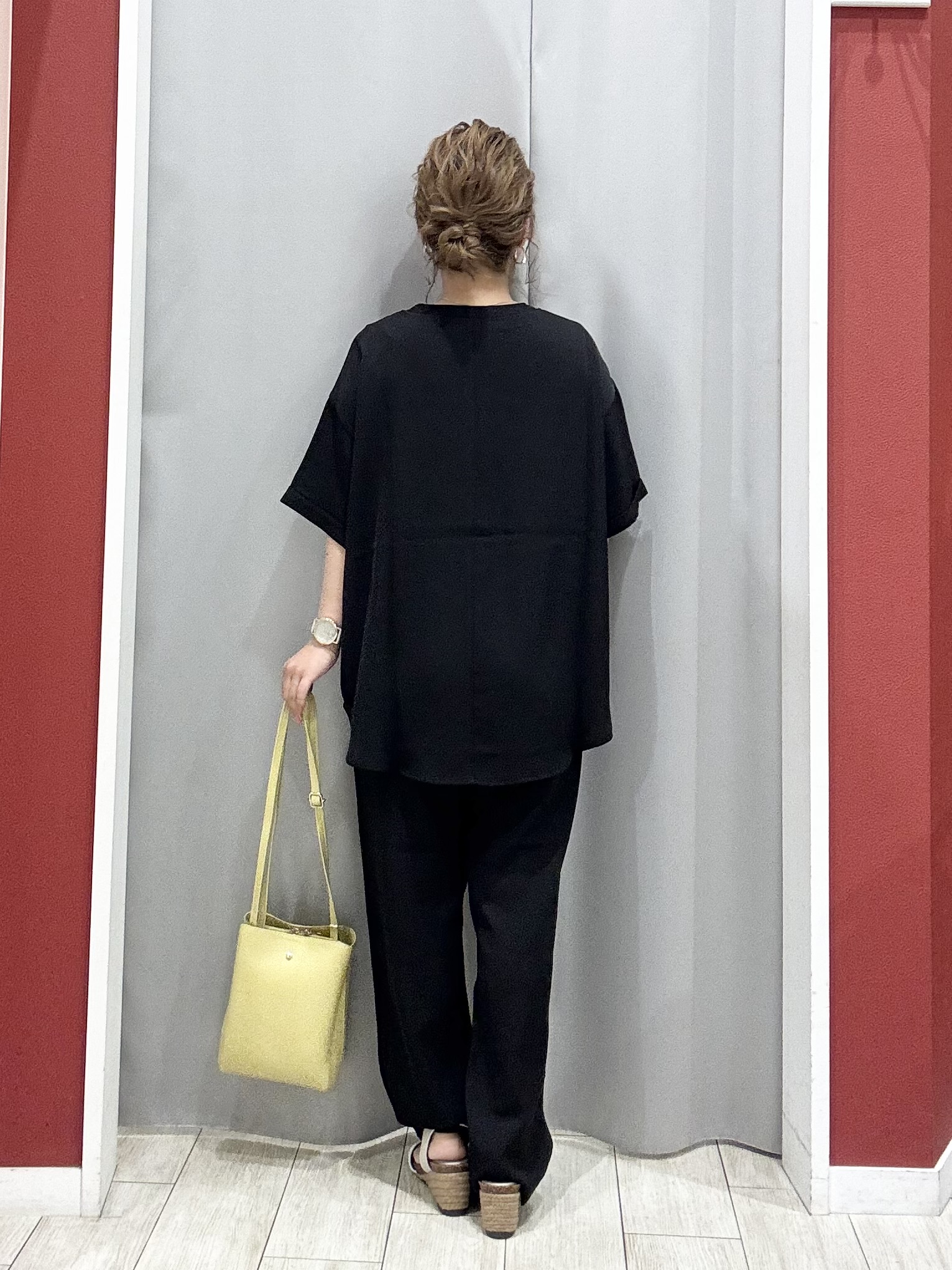 shioさんの「SHOO･LA･RUE｜【S-LL/体型カバー】日焼け対策にも女性らしさを UVカットペプラムパーカ」を使ったコーディネート