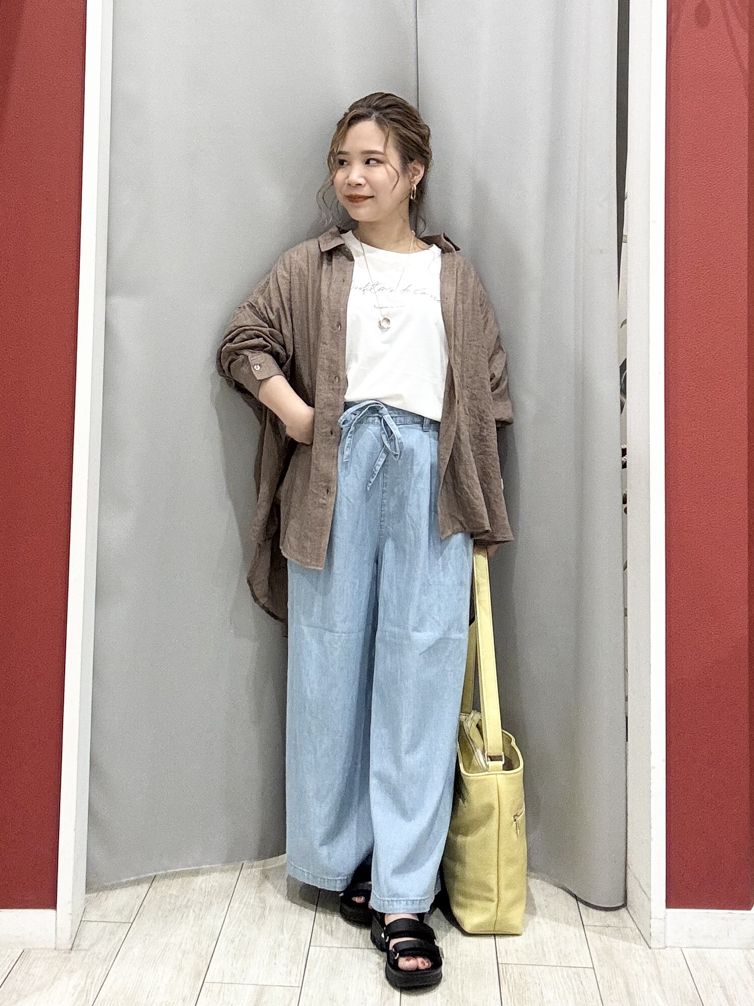 shioさんの「SHOO･LA･RUE｜【ひんやり/S-LL/洗濯機可】色・柄選べる お袖チュールレイヤード プリントアソートTシャツ」を使ったコーディネート
