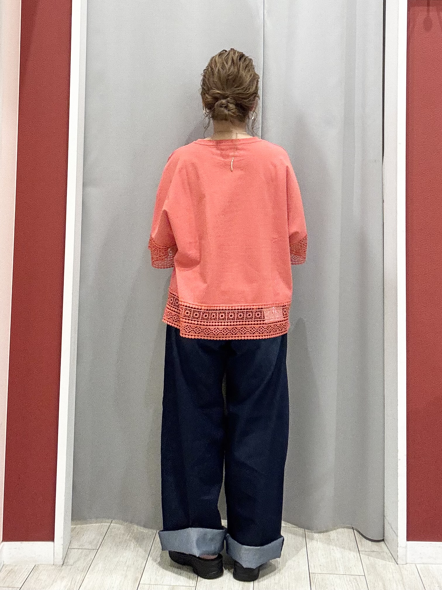 shioさんの「SHOO･LA･RUE｜【S-LL/UV】季節の変わり目に ゴールドパーツが上品なフード付きブルゾン」を使ったコーディネート