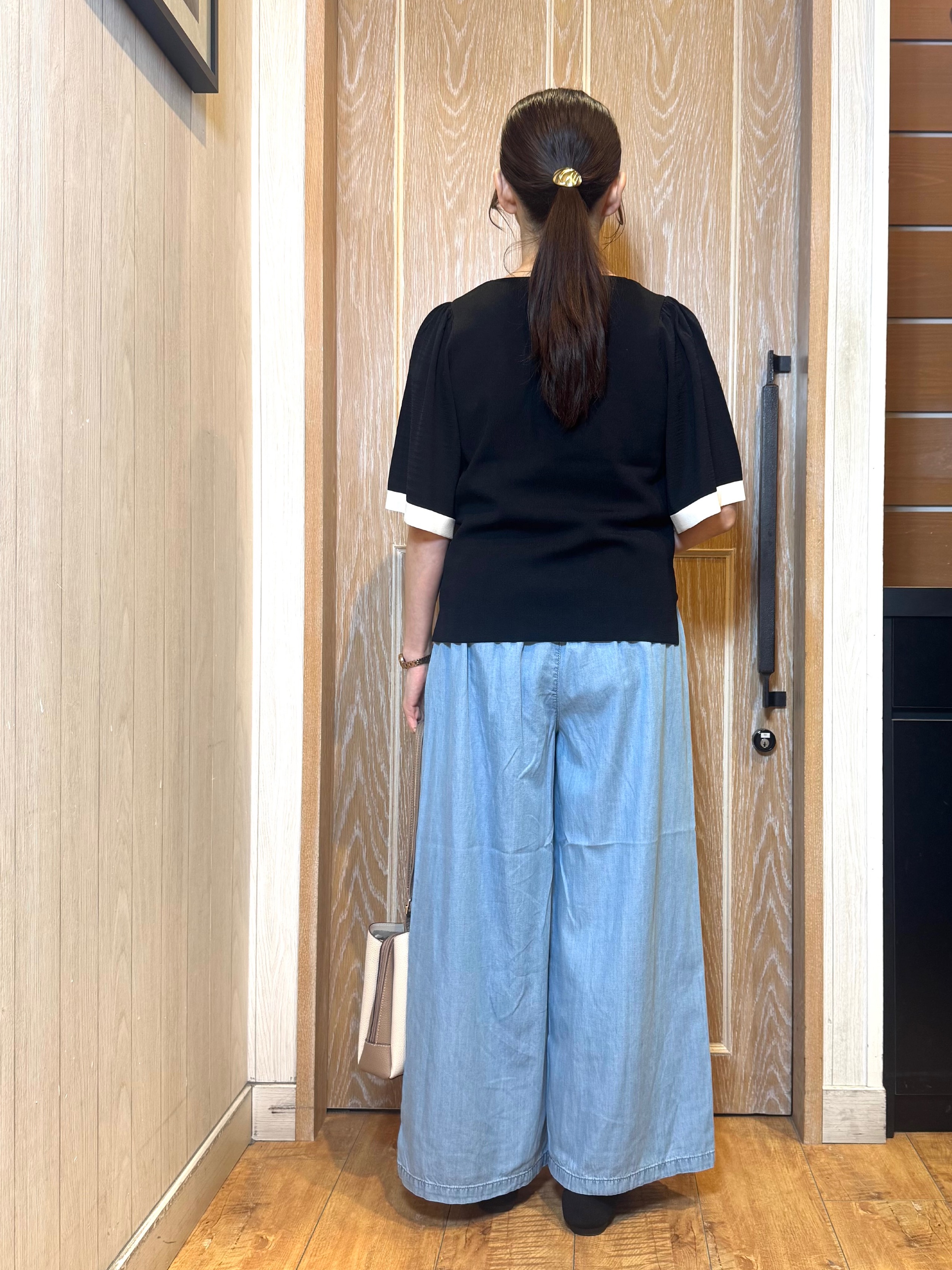 KAORIさんの「SHOO･LA･RUE｜【毎日洗える/UV/S-LL】二の腕かくせる フレアスリーブひらり5分袖ニット」を使ったコーディネート