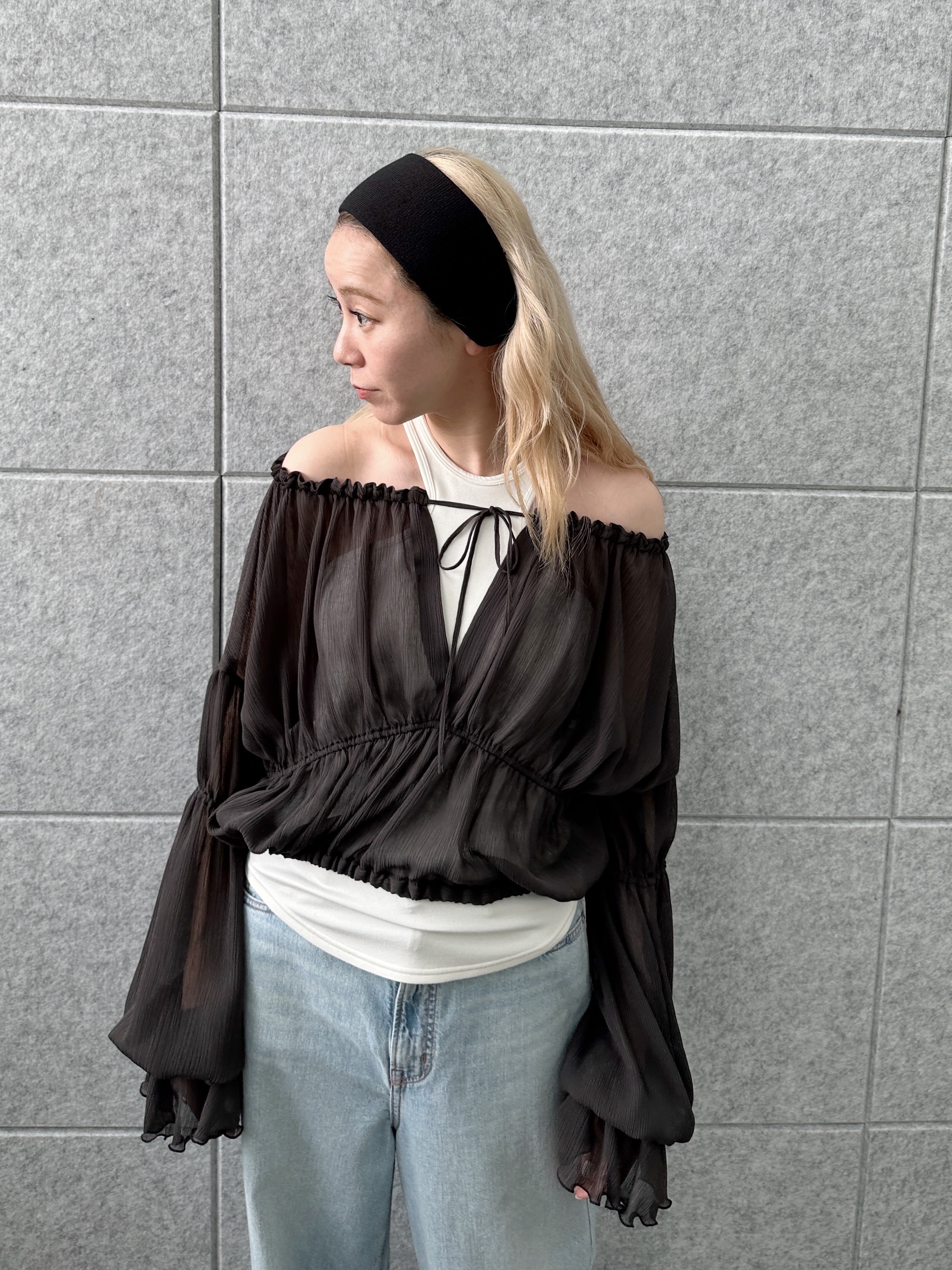Buyer sakkoさんの「CODE A｜off－shoulder blouse」を使ったコーディネート