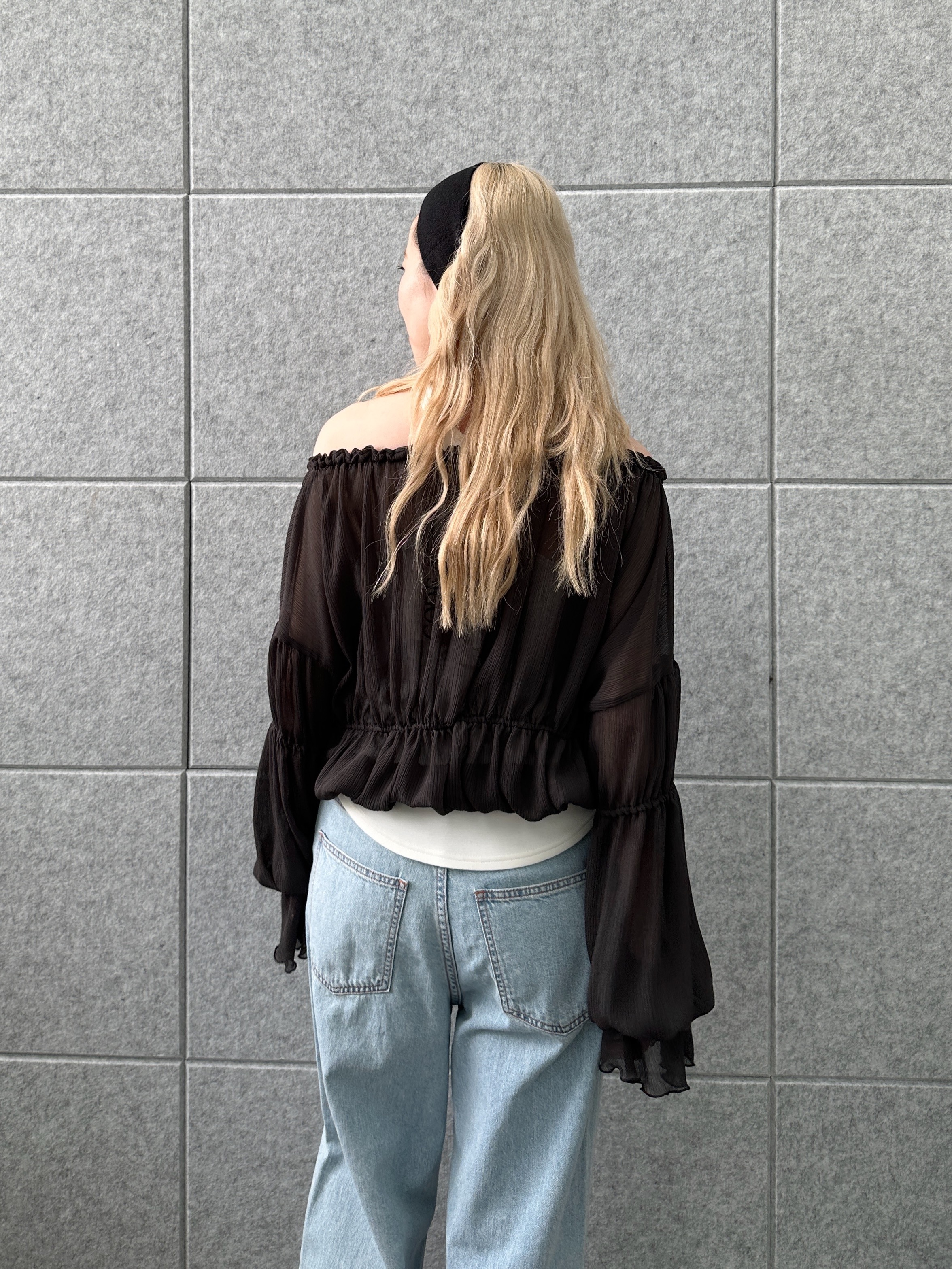 Buyer sakkoさんの「CODE A｜off－shoulder blouse」を使ったコーディネート