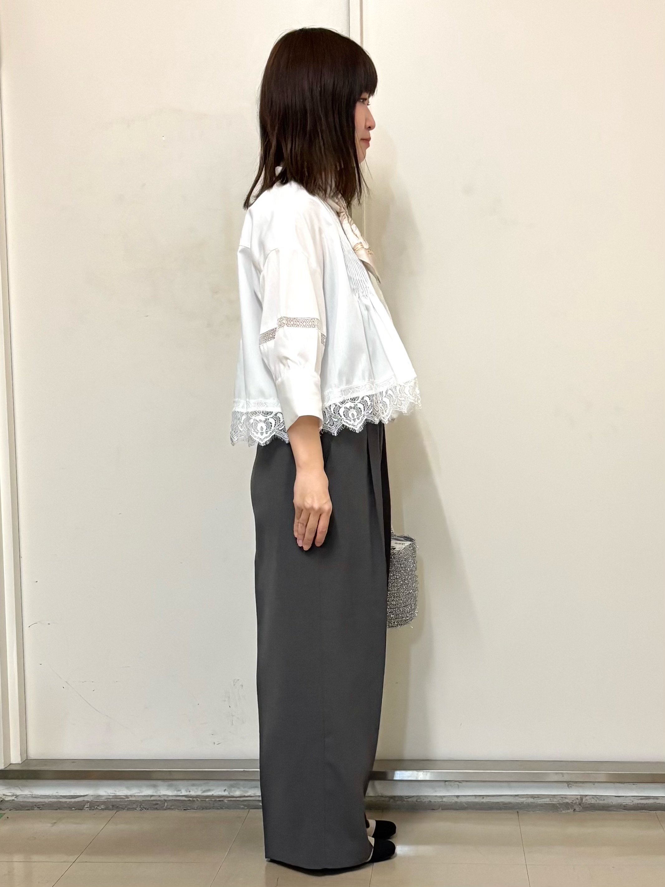 やまさんの「OPAQUE.CLIP｜裾レースピンタックショートシャツ【洗濯機OK】」を使ったコーディネート
