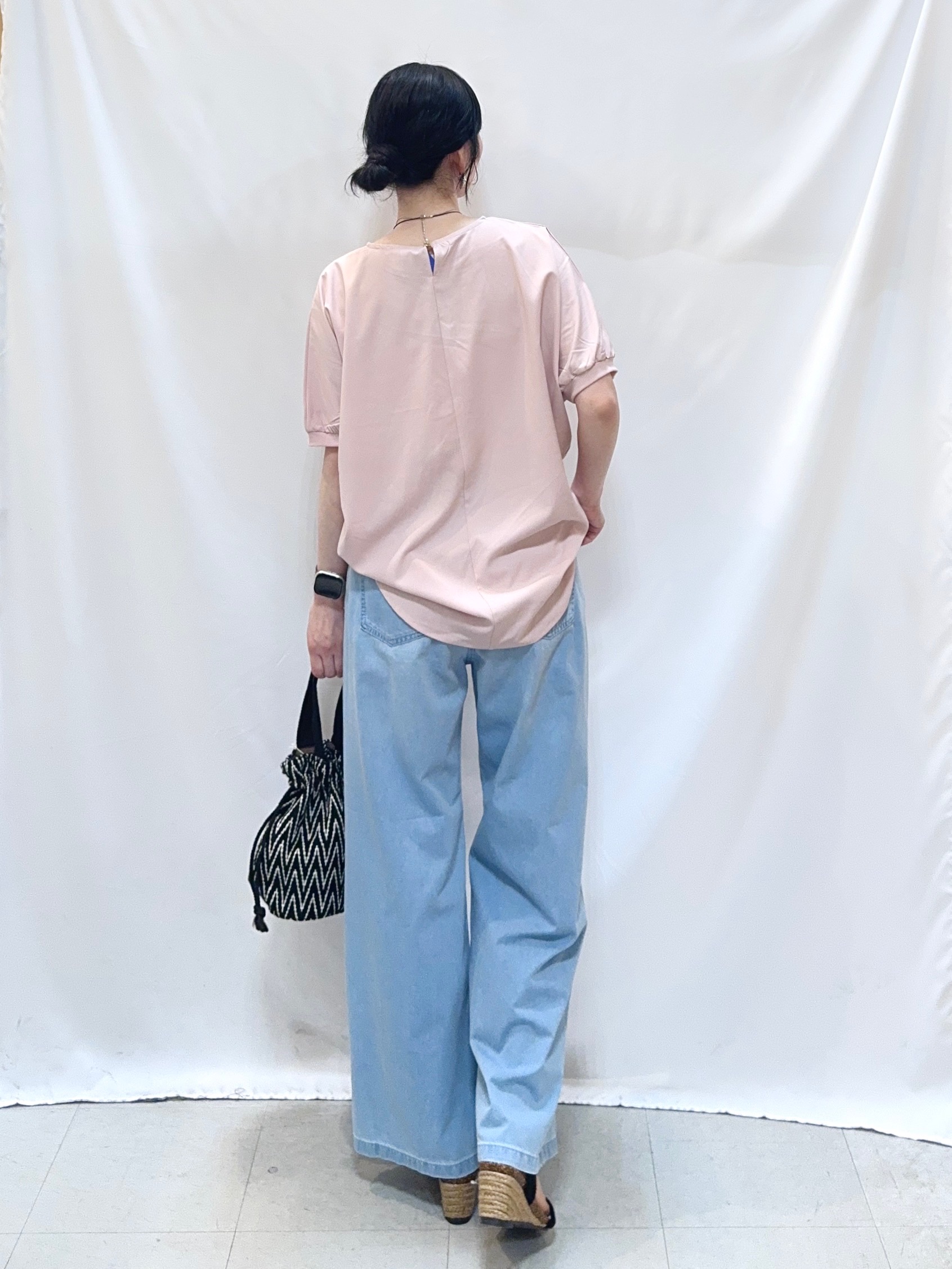 𝐇𝐢𝐫𝐨𝐦𝐢さんの「SHOO･LA･RUE｜【洗濯後しわになりにくい】インせず着られる さらっとタッチのドルマンブラウス」を使ったコーディネート