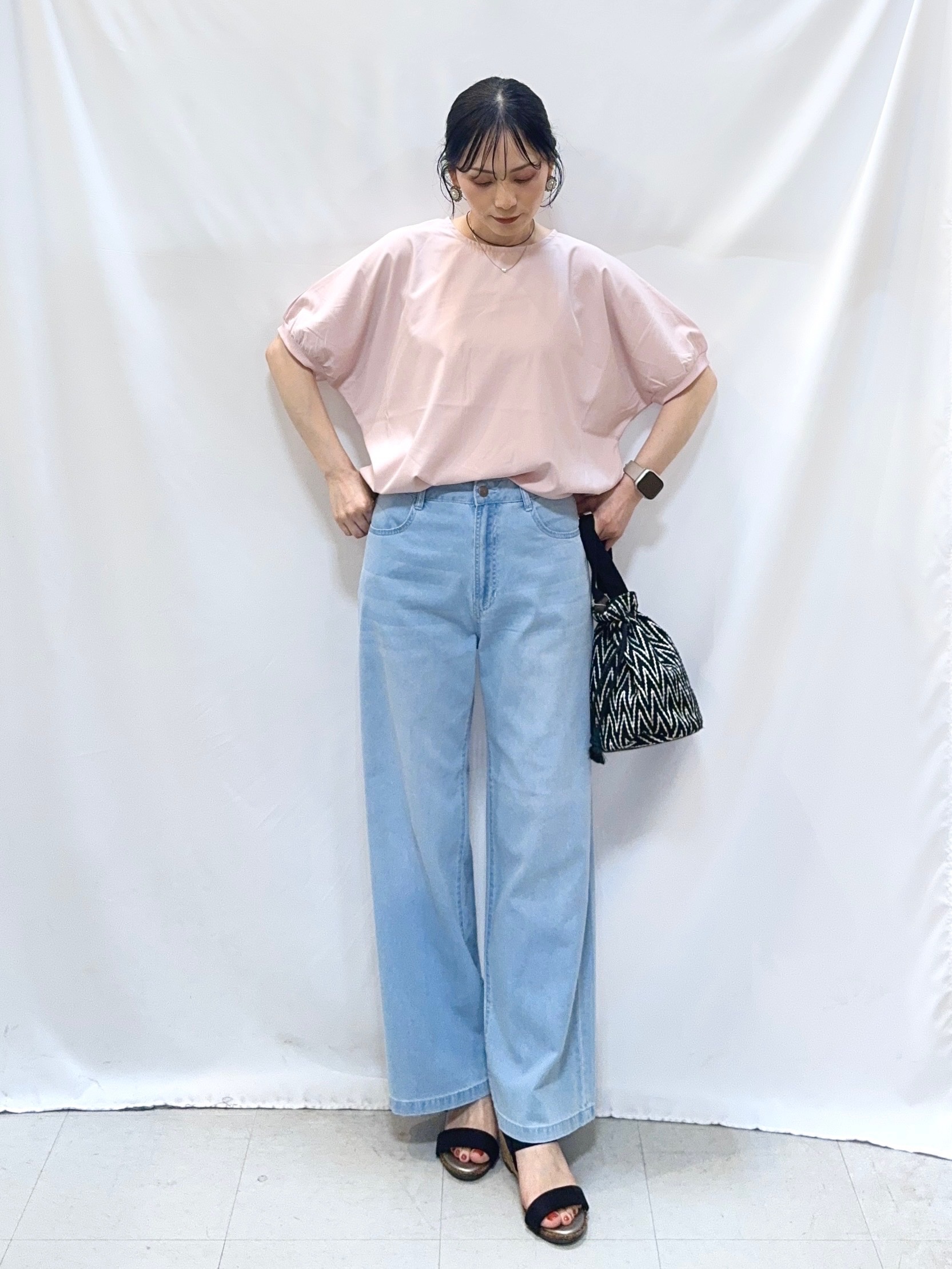 𝐇𝐢𝐫𝐨𝐦𝐢さんの「SHOO･LA･RUE｜【洗濯後しわになりにくい】インせず着られる さらっとタッチのドルマンブラウス」を使ったコーディネート