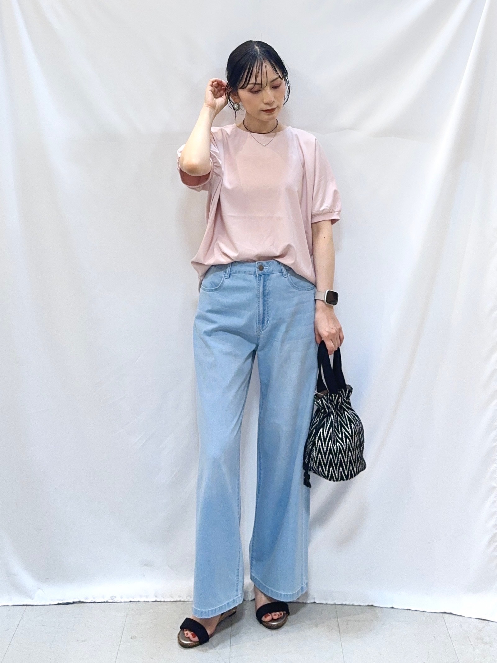 𝐇𝐢𝐫𝐨𝐦𝐢さんの「SHOO･LA･RUE｜【洗濯後しわになりにくい】インせず着られる さらっとタッチのドルマンブラウス」を使ったコーディネート