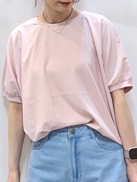 𝐇𝐢𝐫𝐨𝐦𝐢さんの「SHOO･LA･RUE｜【洗濯後しわになりにくい】インせず着られる さらっとタッチのドルマンブラウス」を使ったコーディネート