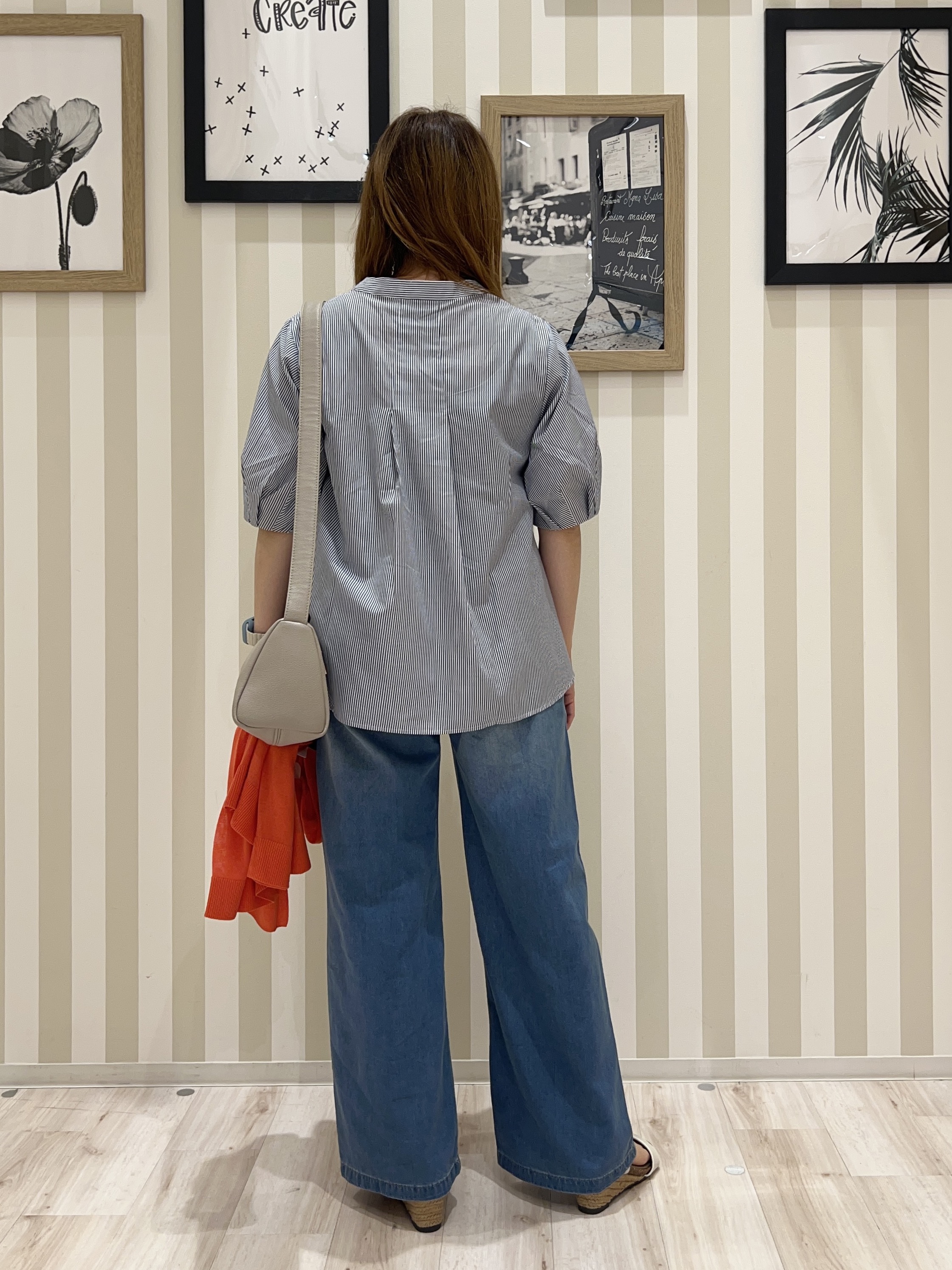 mさんの「SHOO･LA･RUE｜【洗濯機可/S-LL】オンにもオフにも マルチに使えるボタンレスカーディガン」を使ったコーディネート