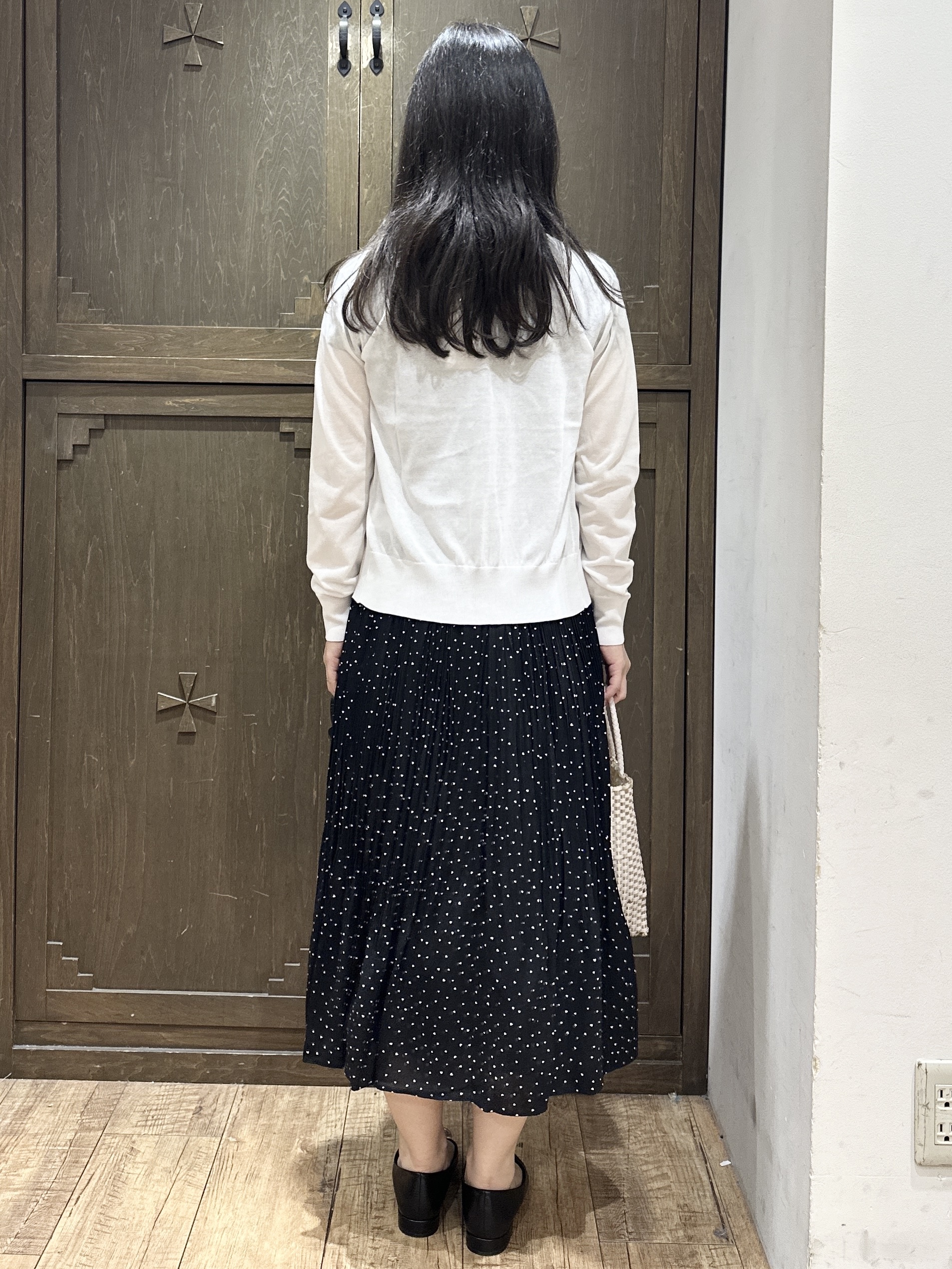 kanaさんの「index｜【接触冷感】ビジューボタンカーディガン《抗ピリング／洗濯機OK》」を使ったコーディネート