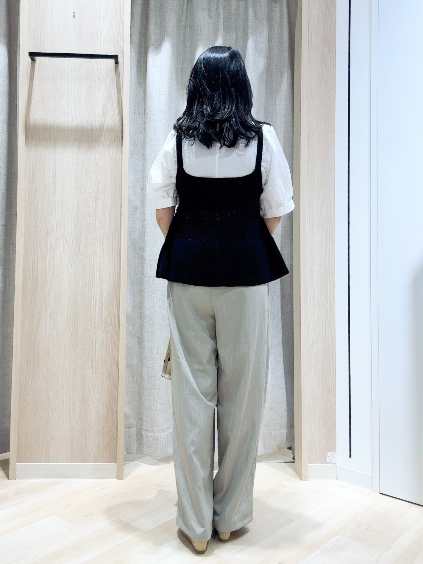 kokoさんの「grove｜【2点SET】着るだけで完成、透かし編みニットビスチェ&times;ブラウス」を使ったコーディネート