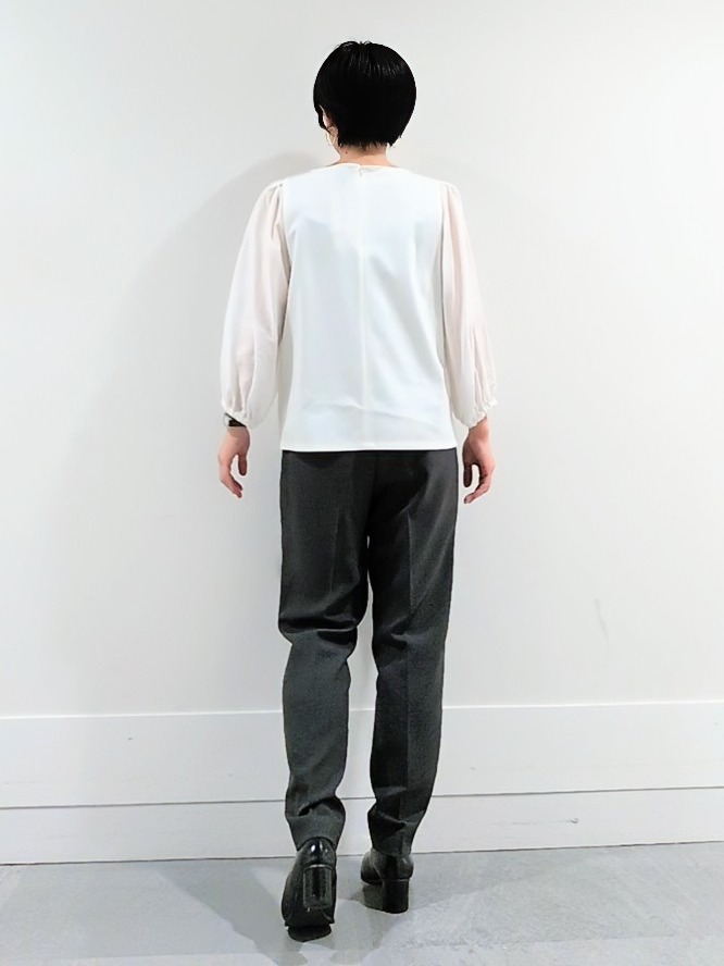 ミズタさんの「UNTITLED｜◆【洗える/袖シアー】ポンチ袖ボリュームトップス」を使ったコーディネート