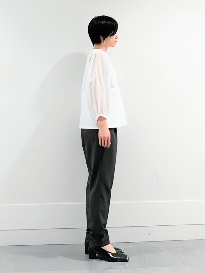 ミズタさんの「UNTITLED｜◆【洗える/袖シアー】ポンチ袖ボリュームトップス」を使ったコーディネート