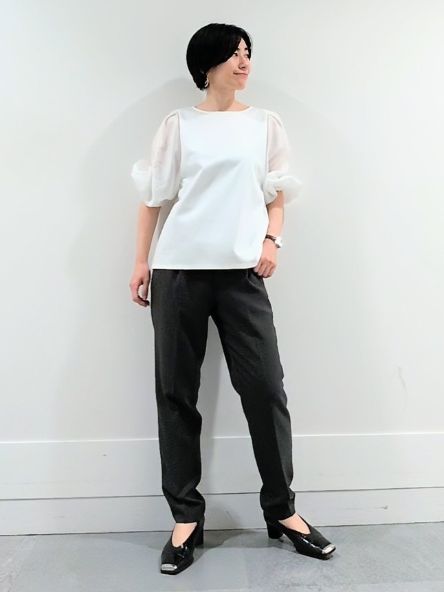 ミズタさんの「UNTITLED｜◆【洗える/袖シアー】ポンチ袖ボリュームトップス」を使ったコーディネート