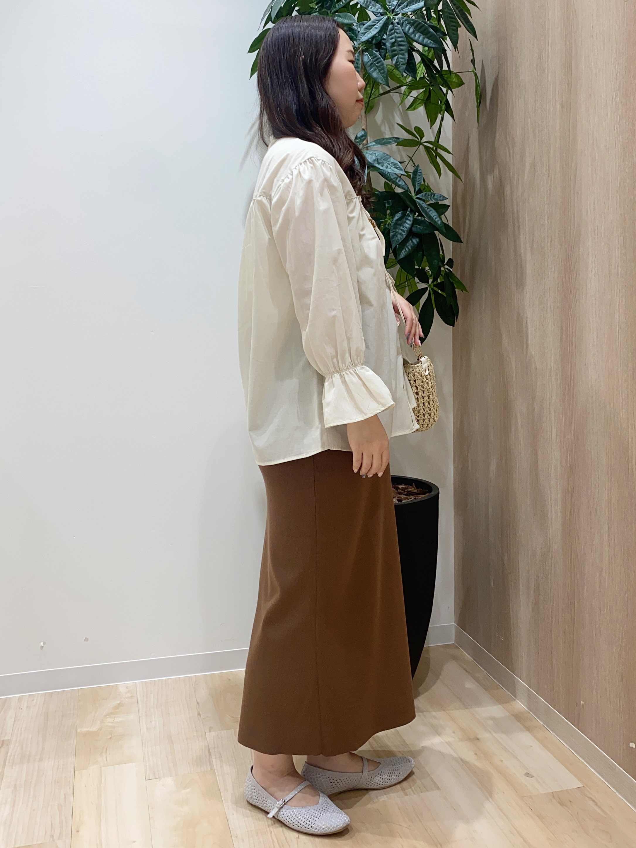 HANAさんの「grove｜【イージーケア】麻混スタンドギャザーシャツ」を使ったコーディネート