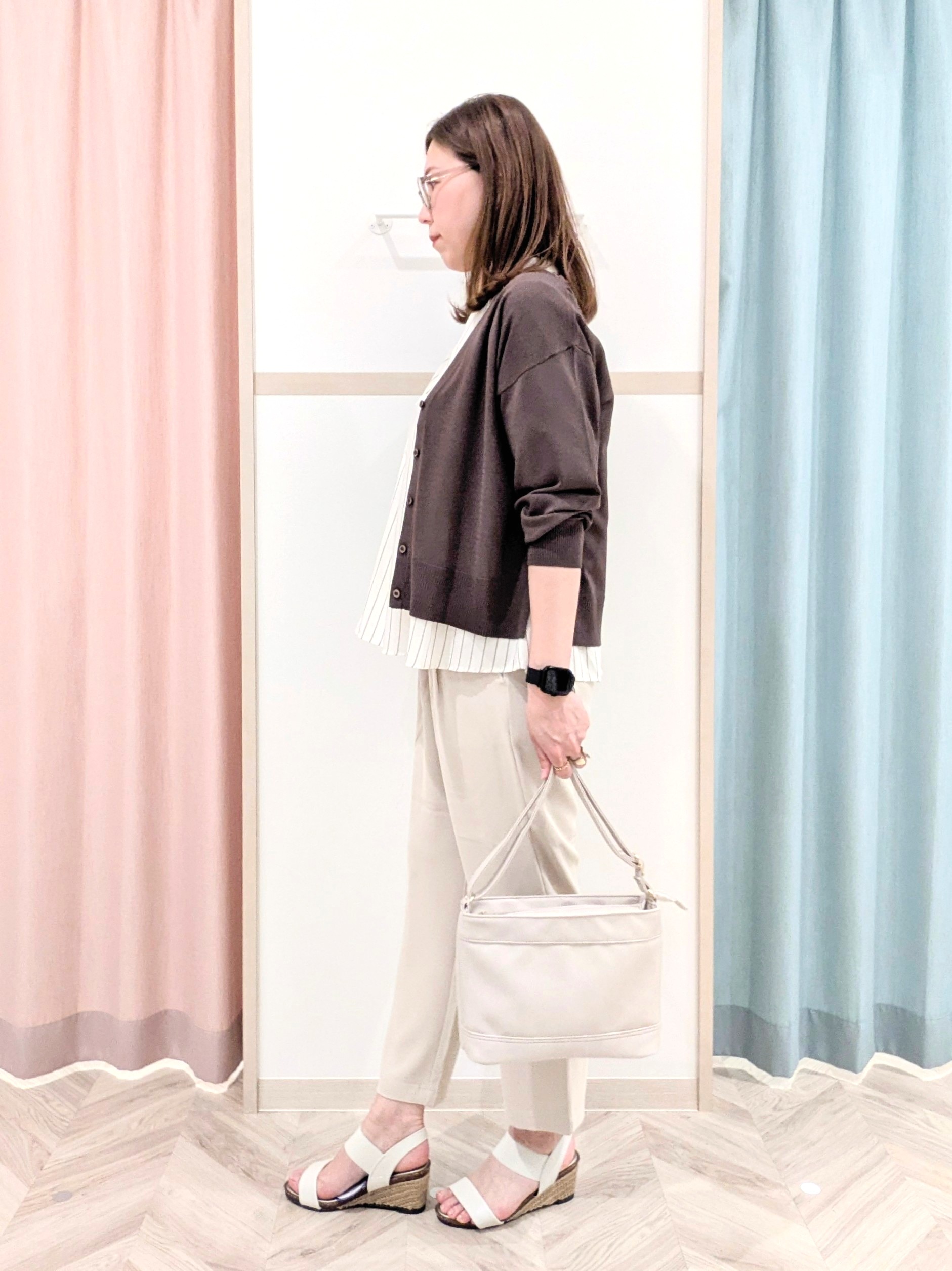 miyuさんの「SHOO･LA･RUE｜【洗濯機可/UV】さらっとしたタッチが心地よい ショート丈 Vネックカーディガン」を使ったコーディネート
