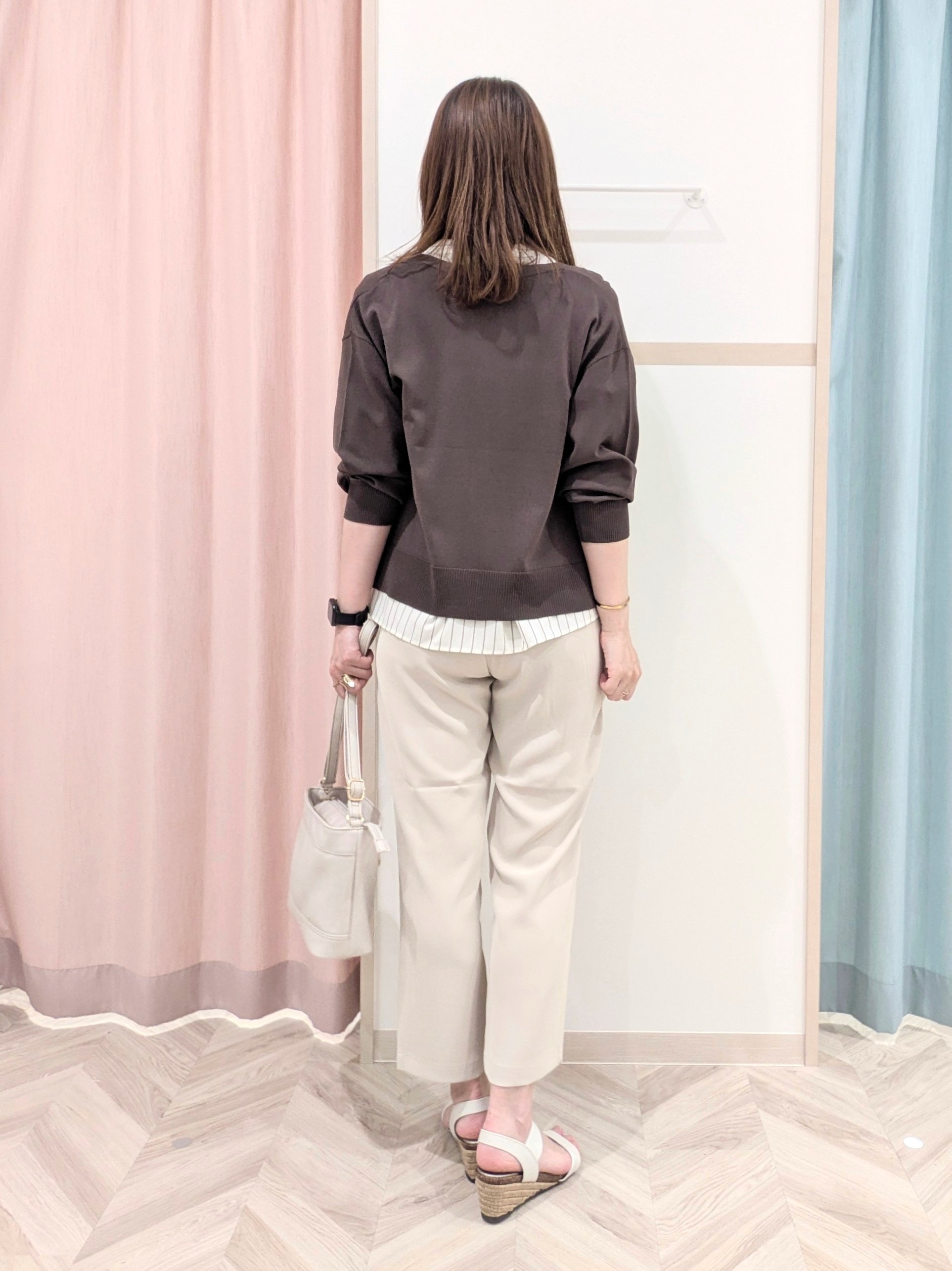 miyuさんの「SHOO･LA･RUE｜【洗濯機可/UV】さらっとしたタッチが心地よい ショート丈 Vネックカーディガン」を使ったコーディネート