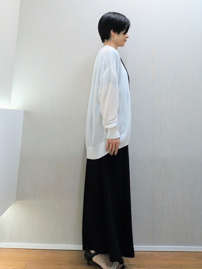 ミズタさんの「UNTITLED｜【日除け・冷房対策に】コットンリネンカーディガン」を使ったコーディネート