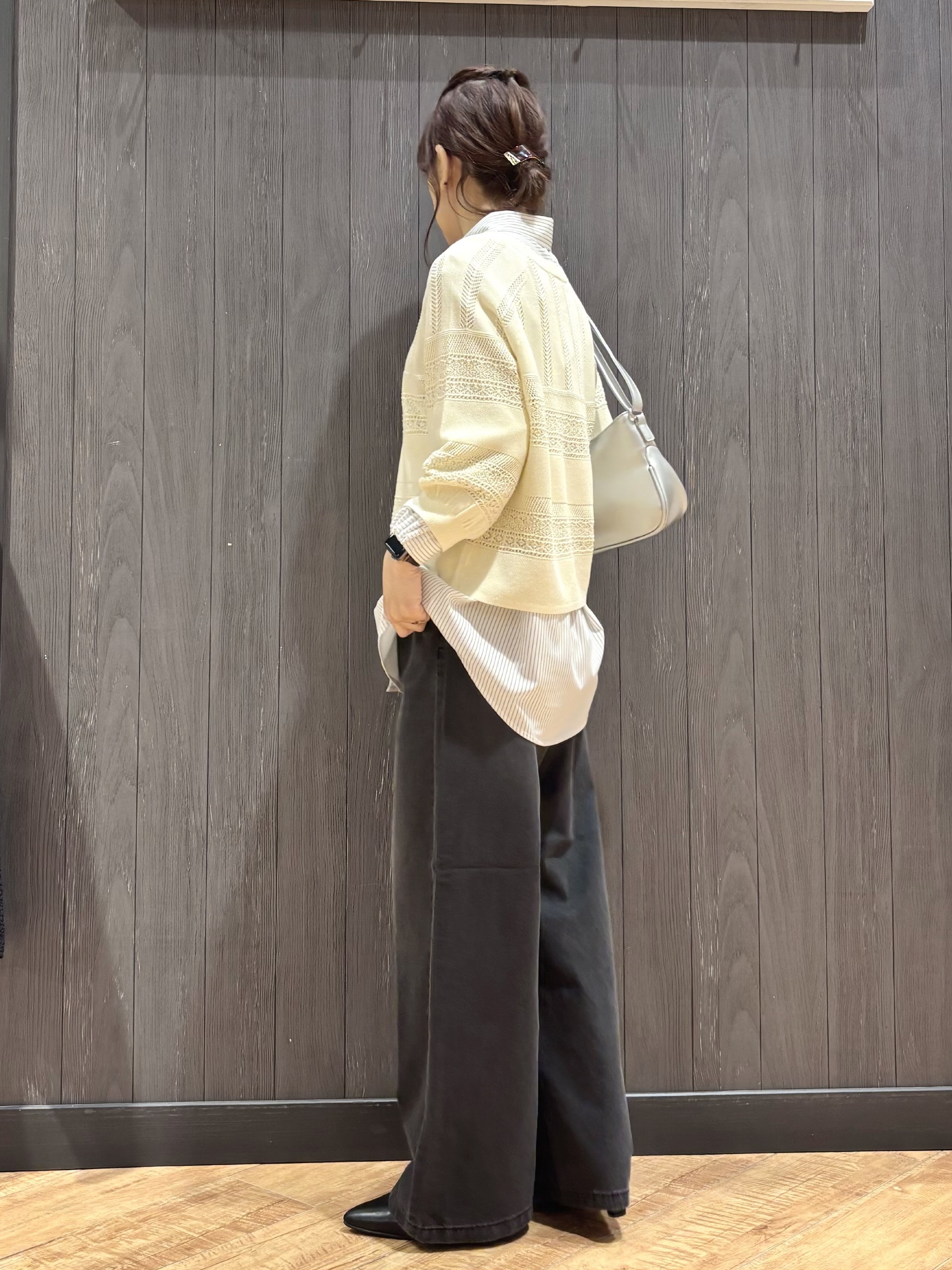 meiさんの「SHOO･LA･RUE｜【洗濯機可/S-LL】軽やかきれい見え 透かし柄ニット」を使ったコーディネート