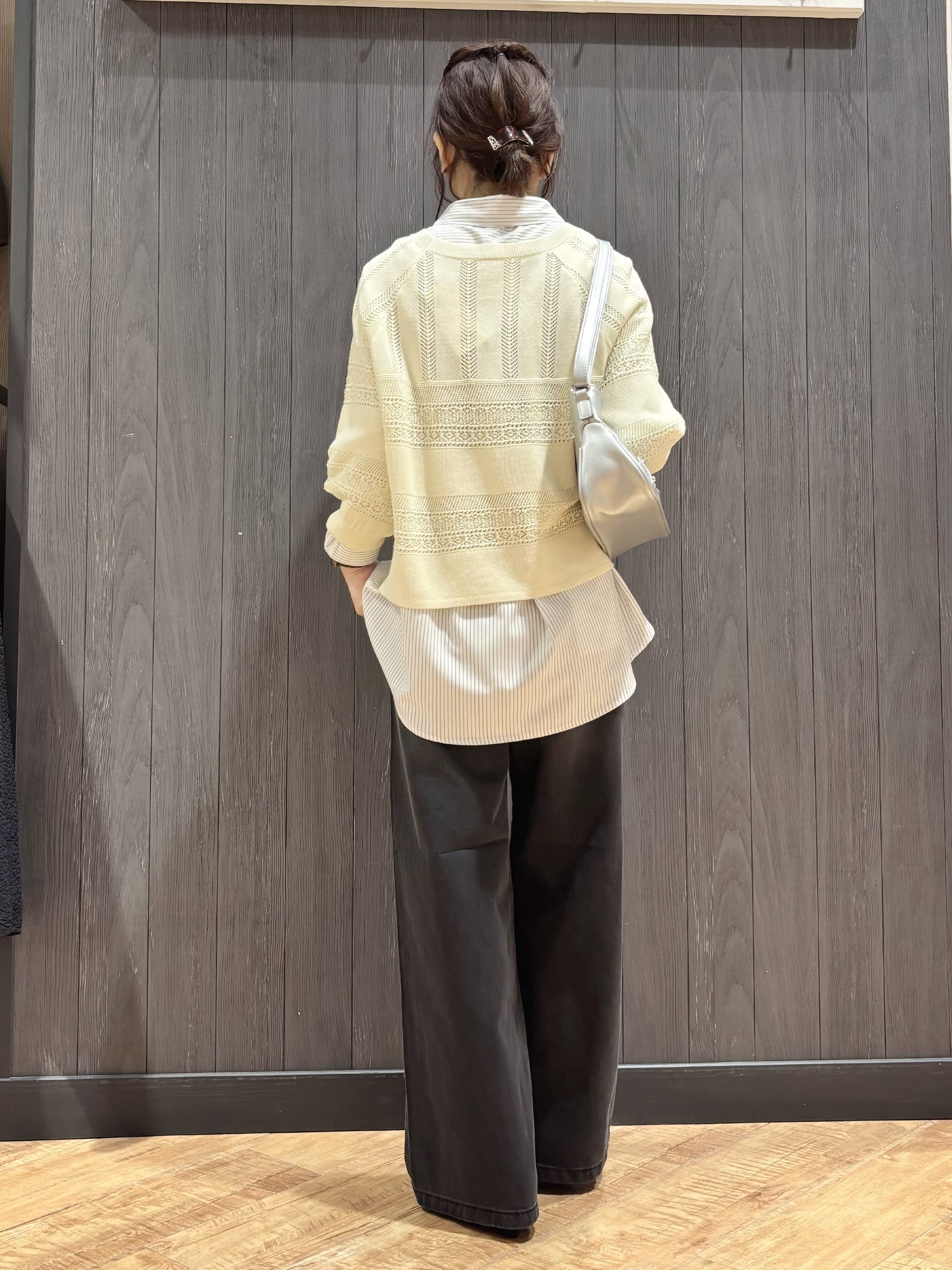 meiさんの「SHOO･LA･RUE｜【洗濯機可/S-LL】軽やかきれい見え 透かし柄ニット」を使ったコーディネート
