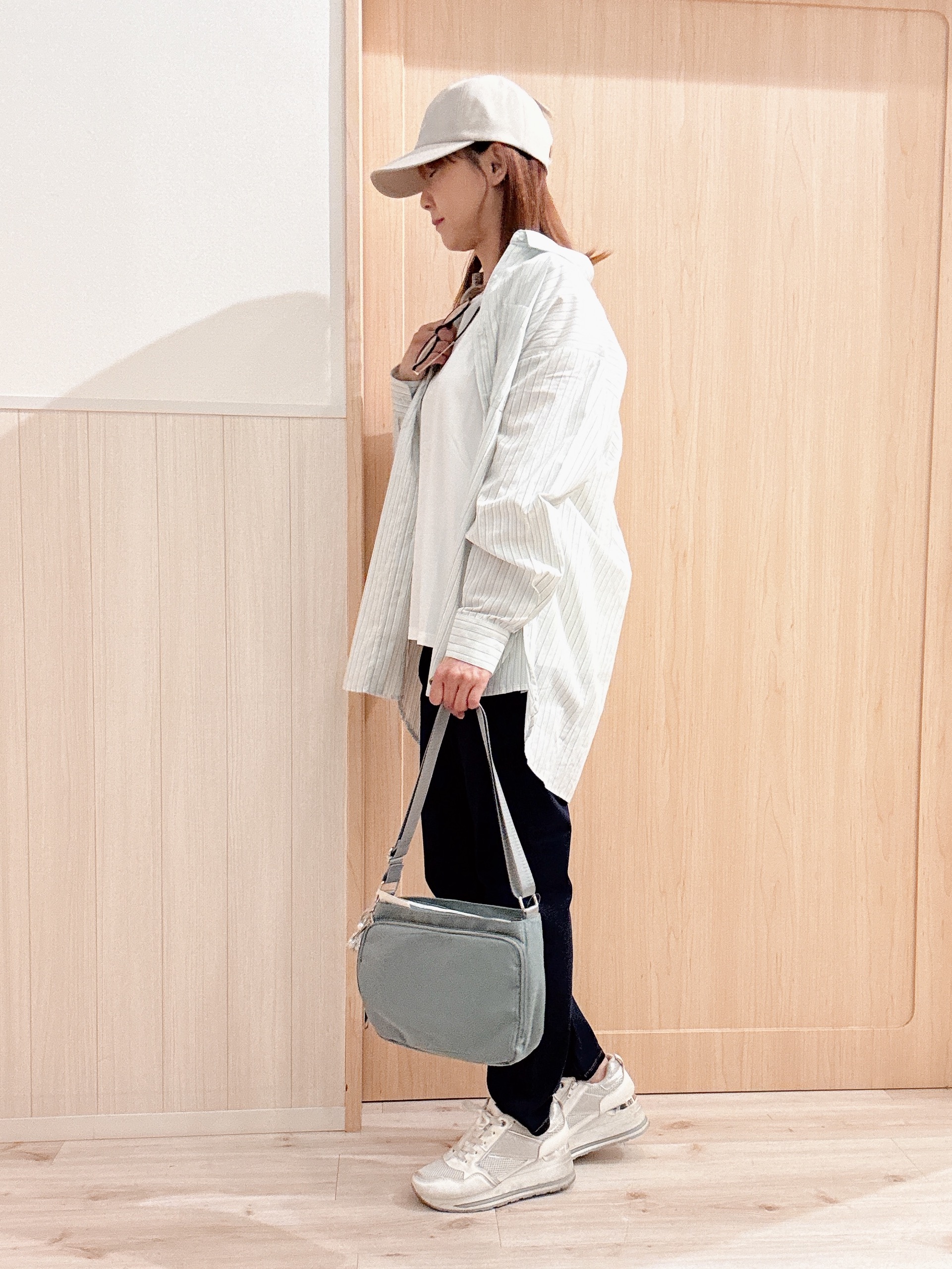モカさんの「SHOO･LA･RUE｜【UVカット/接触冷感】上品に涼し気 とろみタックノースリーブトップス」を使ったコーディネート