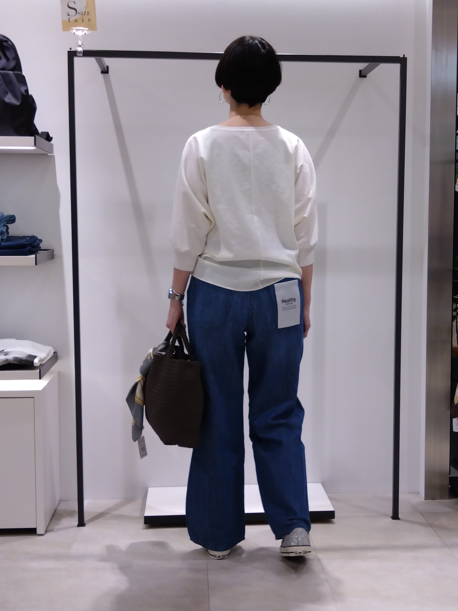 まちこさんの「UNTITLED｜【吸水速乾/UVカット】ドルマンスリーブブラウス」を使ったコーディネート