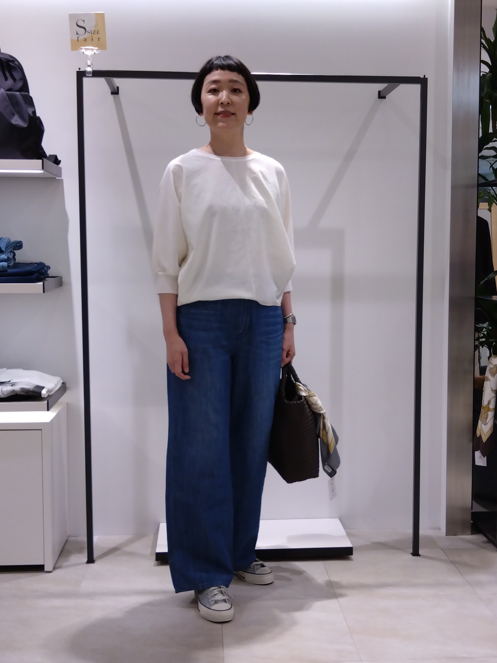 まちこさんの「UNTITLED｜【吸水速乾/UVカット】ドルマンスリーブブラウス」を使ったコーディネート