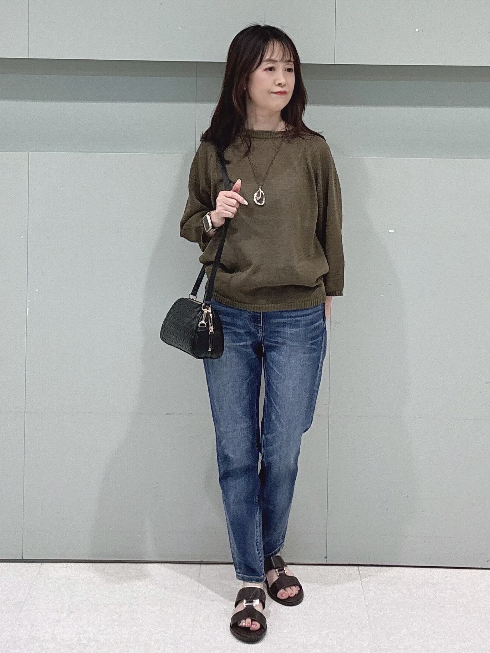 makiさんの「UNTITLED｜【洗える/ゆったり】クルーネックドライニット」を使ったコーディネート